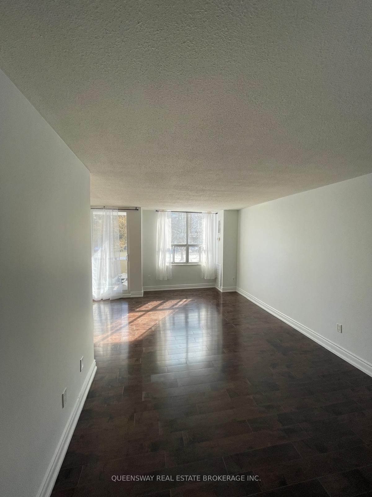 Photo 3 of Unit 504, 10 Edgecliff Golfway, Toronto, Flemingdon Park — HOMEH