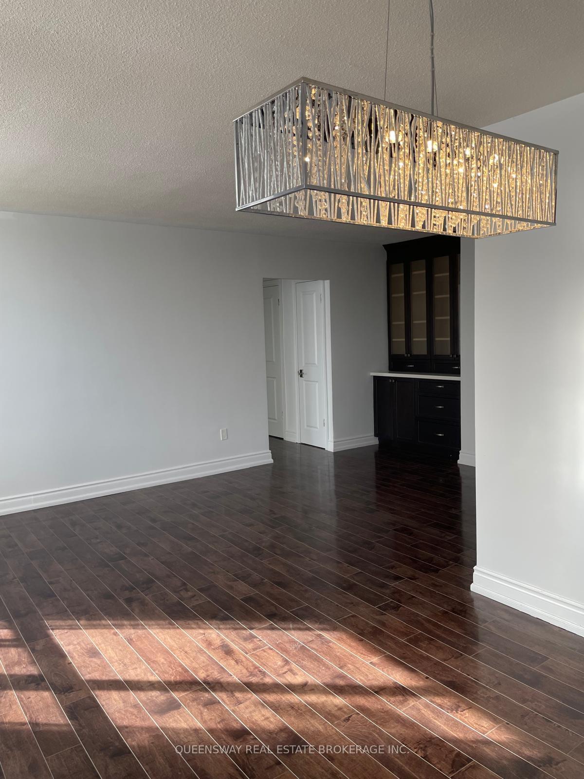 Photo 4 of Unit 504, 10 Edgecliff Golfway, Toronto, Flemingdon Park — HOMEH