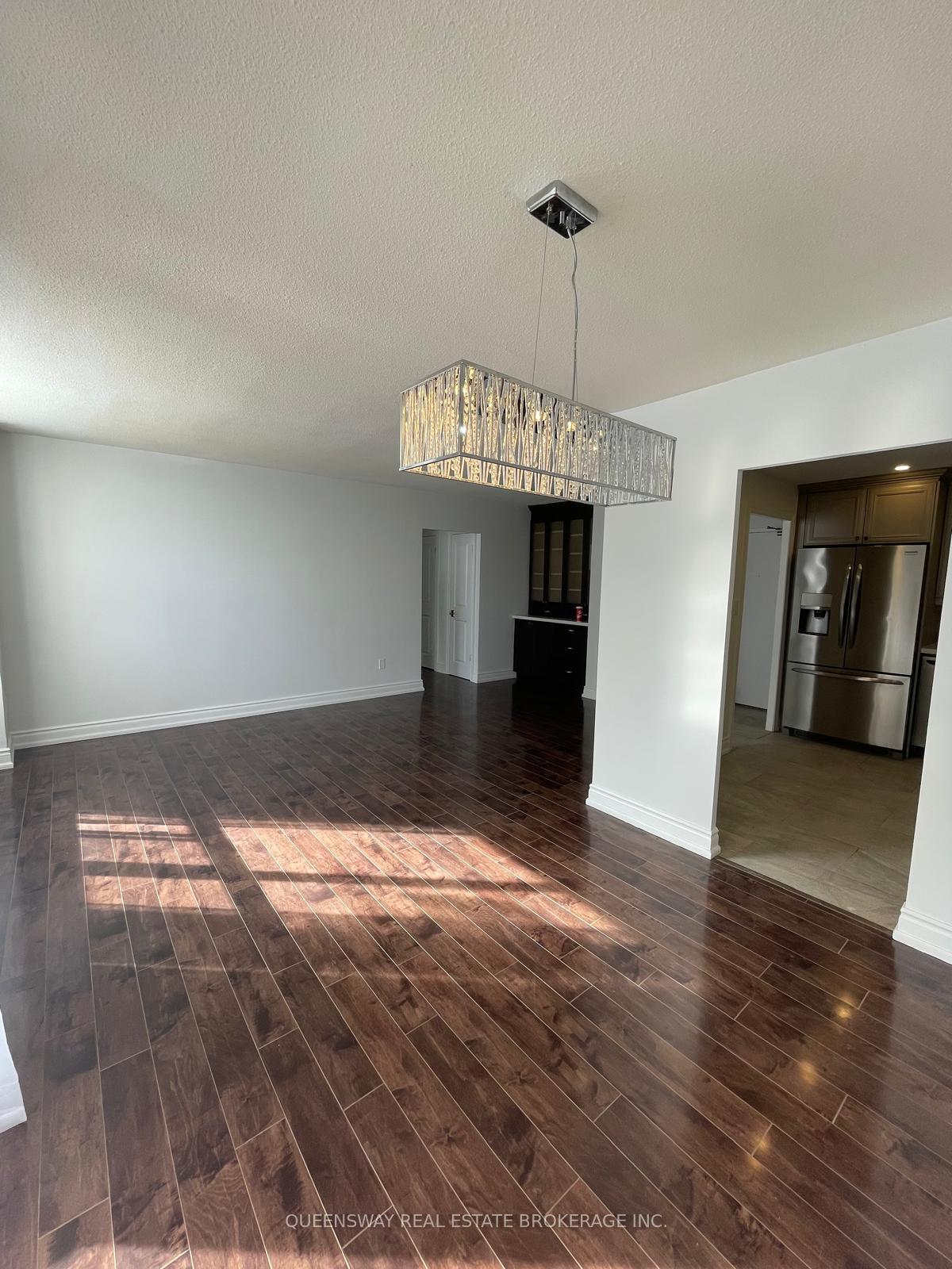 Photo 5 of Unit 504, 10 Edgecliff Golfway, Toronto, Flemingdon Park — HOMEH