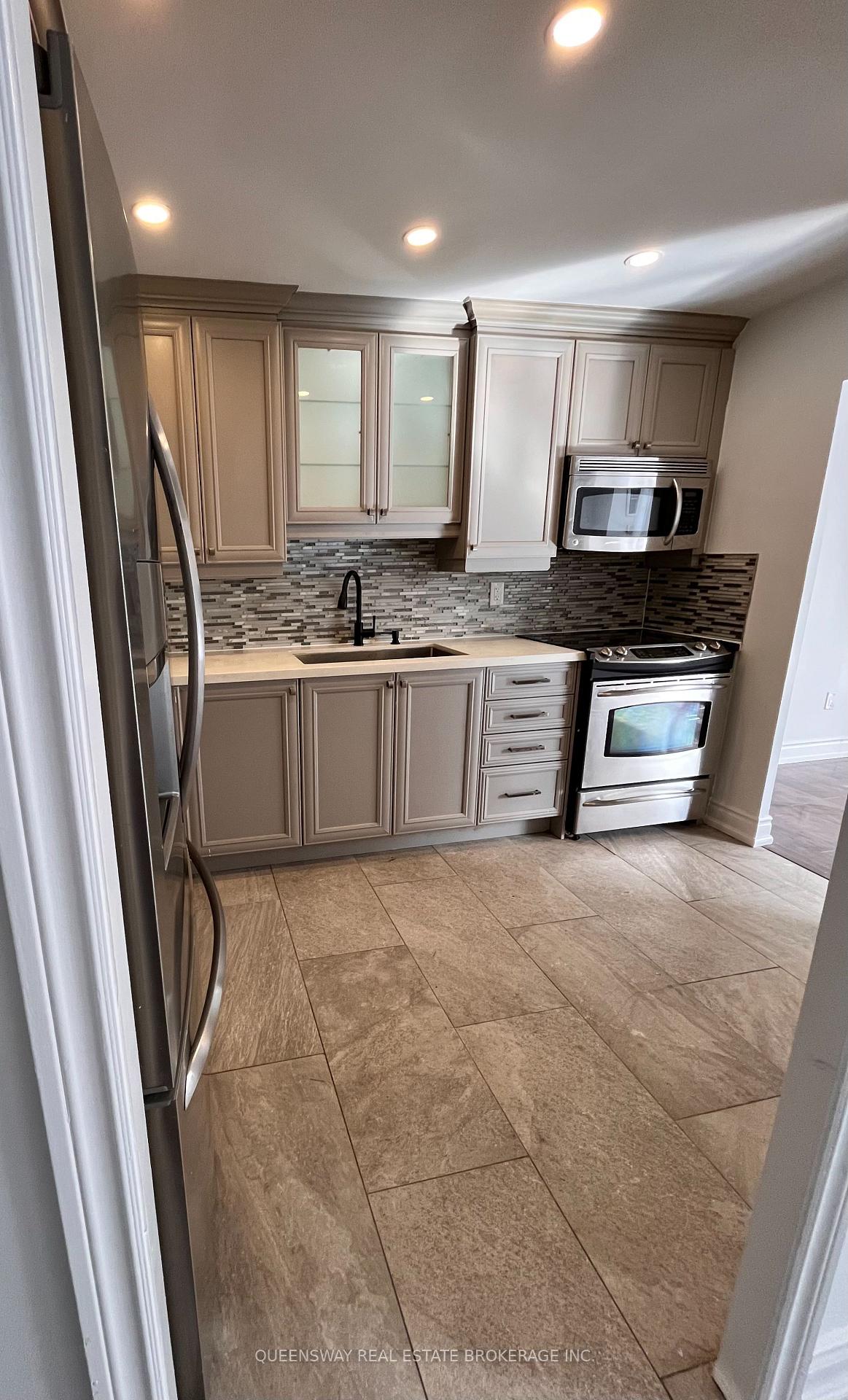 Photo 7 of Unit 504, 10 Edgecliff Golfway, Toronto, Flemingdon Park — HOMEH