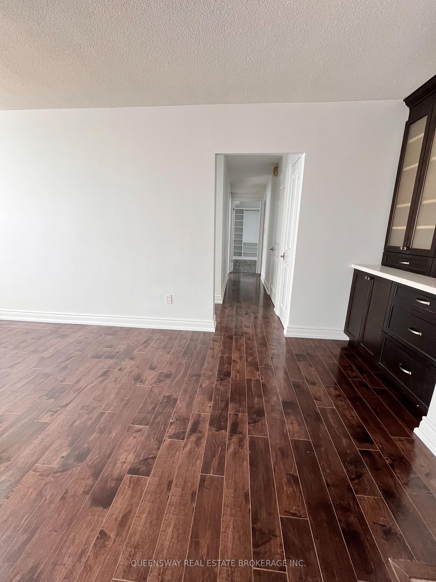 Photo 8 of Unit 504, 10 Edgecliff Golfway, Toronto, Flemingdon Park — HOMEH