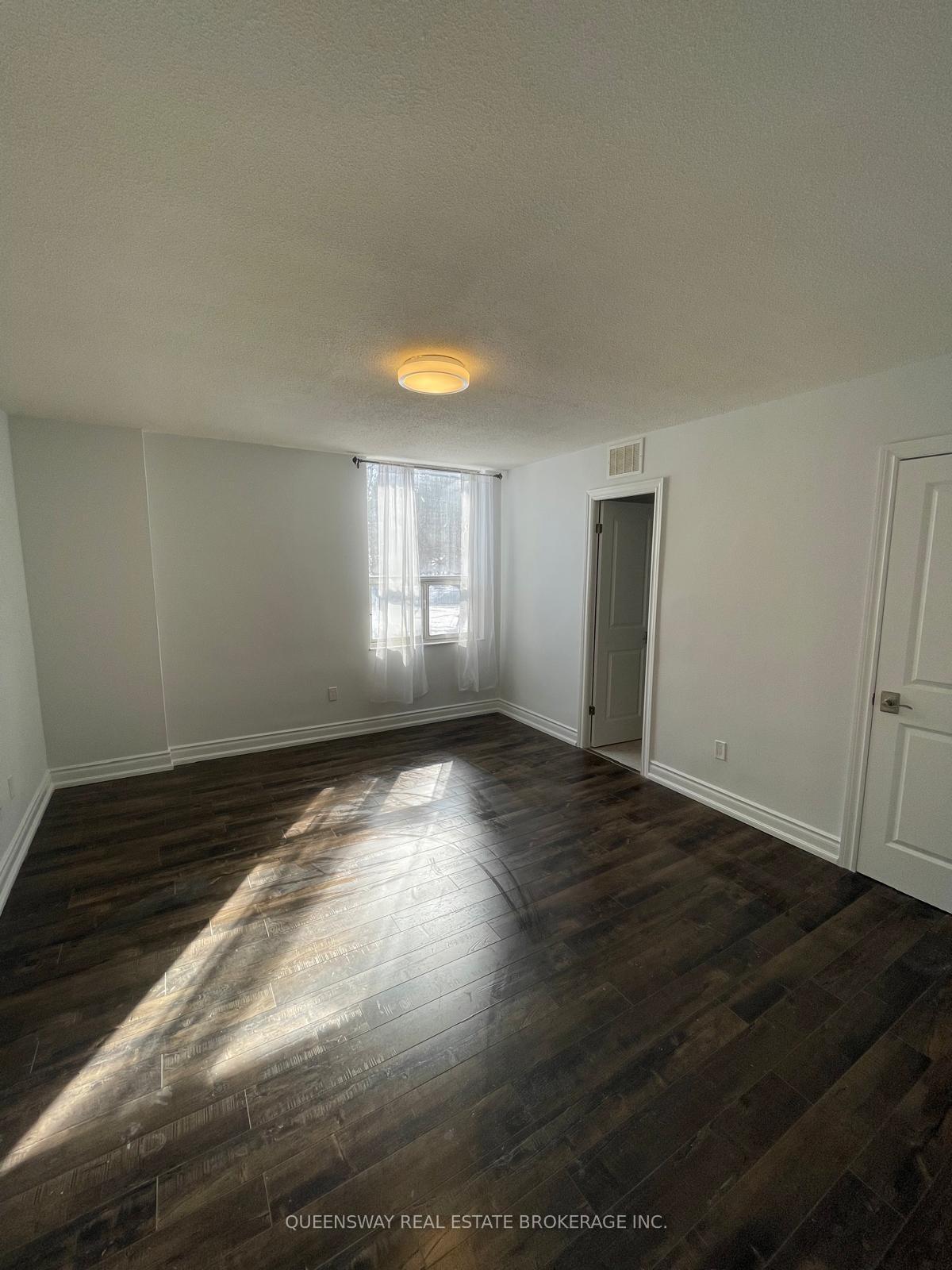 Photo 11 of Unit 504, 10 Edgecliff Golfway, Toronto, Flemingdon Park — HOMEH