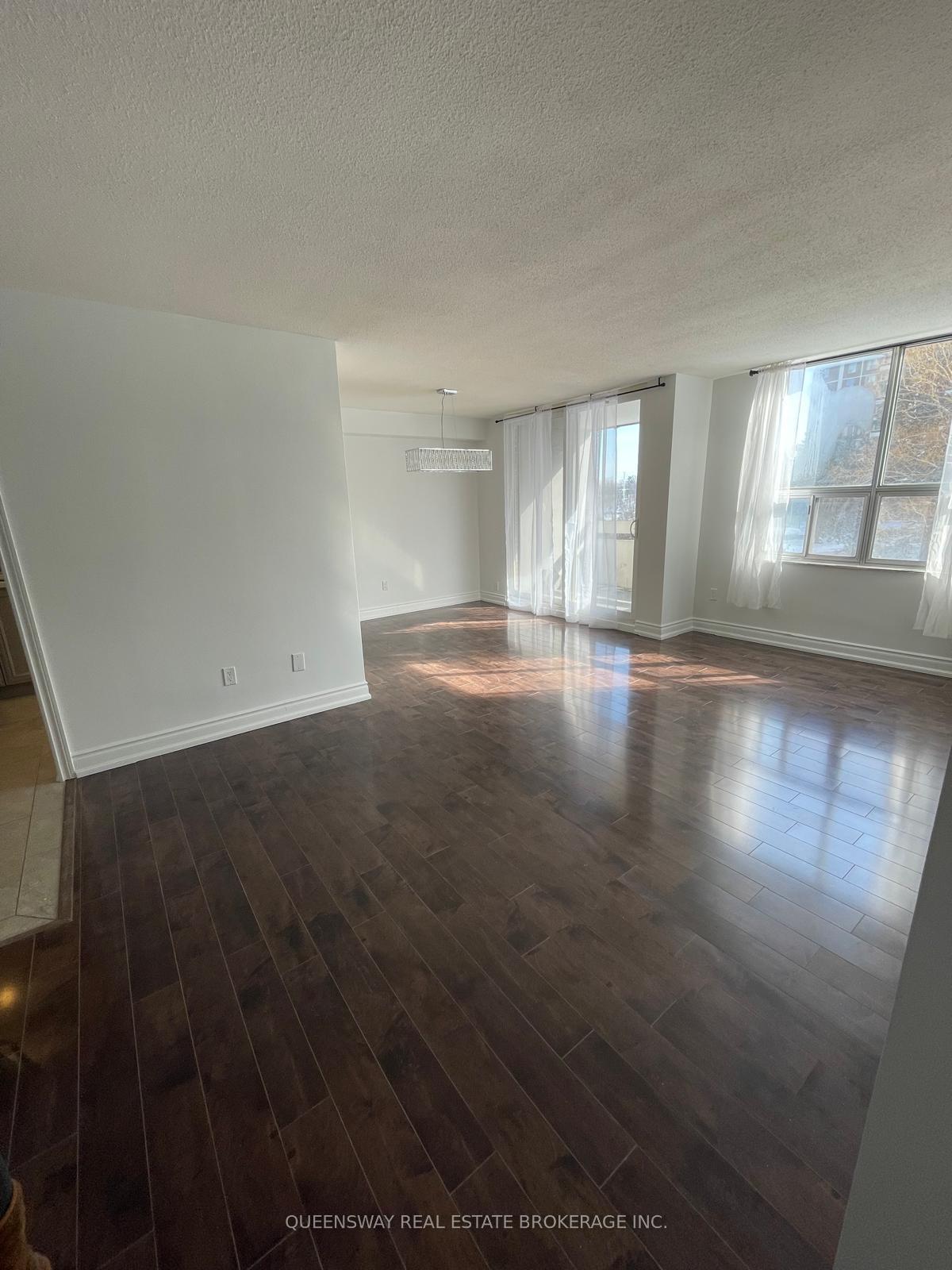 Photo 12 of Unit 504, 10 Edgecliff Golfway, Toronto, Flemingdon Park — HOMEH