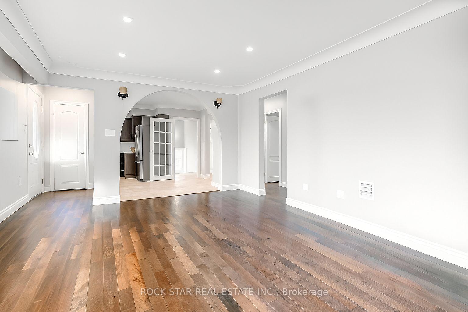 Photo 2 of Unit Main, 112 Sunrise Drive, Hamilton, Greenford — HOMEH