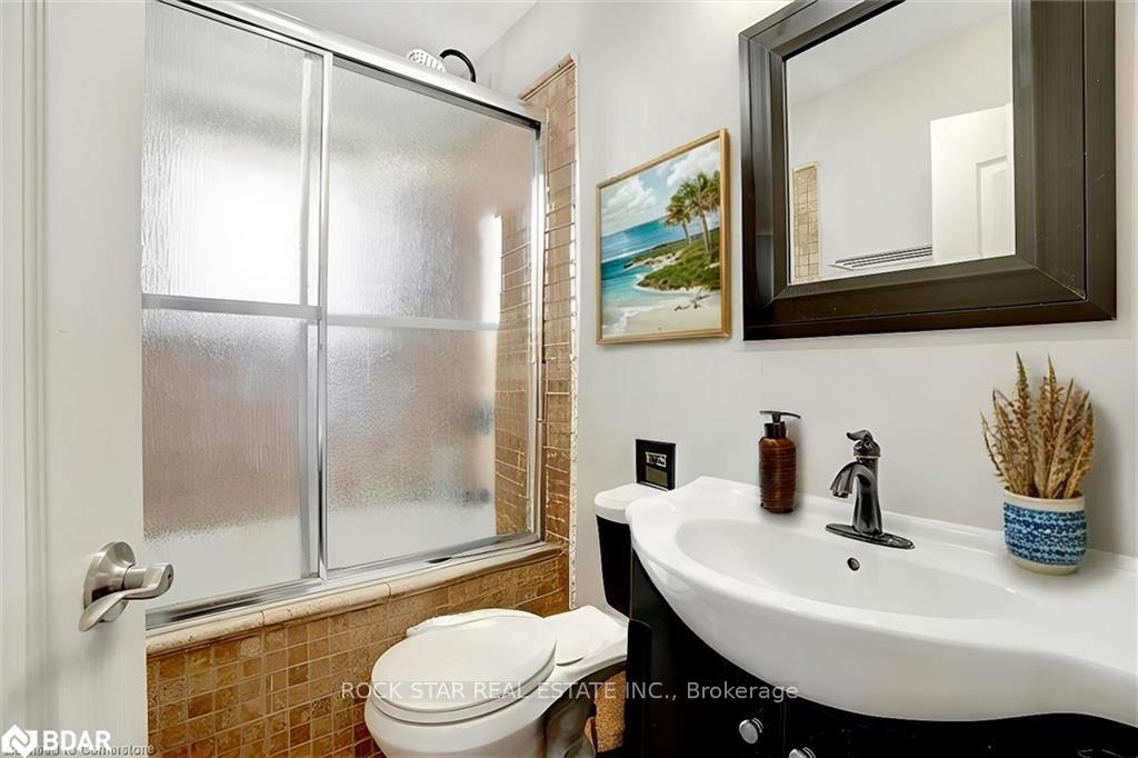 Photo 5 of Unit Main, 112 Sunrise Drive, Hamilton, Greenford — HOMEH