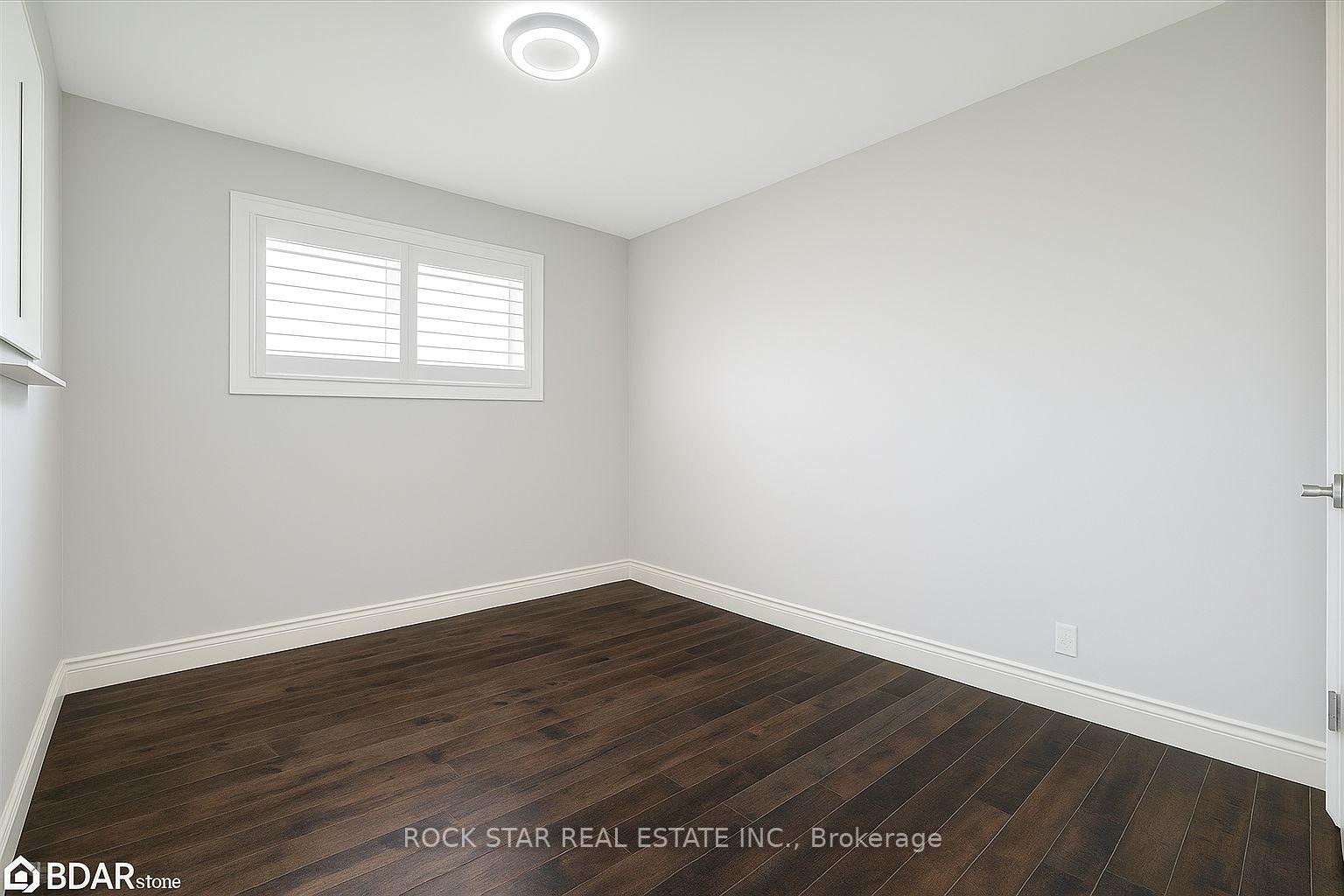Photo 6 of Unit Main, 112 Sunrise Drive, Hamilton, Greenford — HOMEH