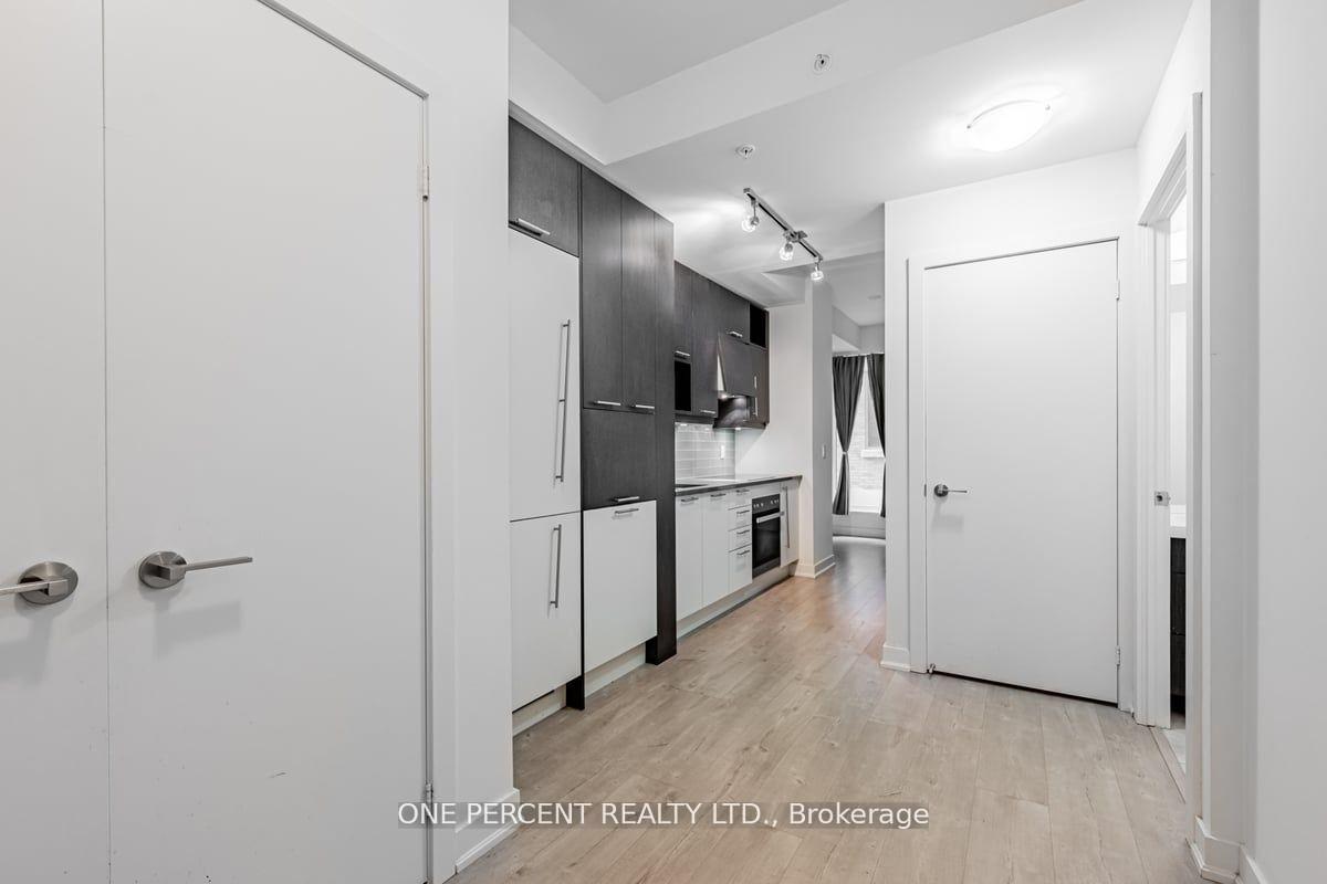 Photo 3 of Unit 426, 30 Nelson Street, Toronto, Waterfront Communities — HOMEH