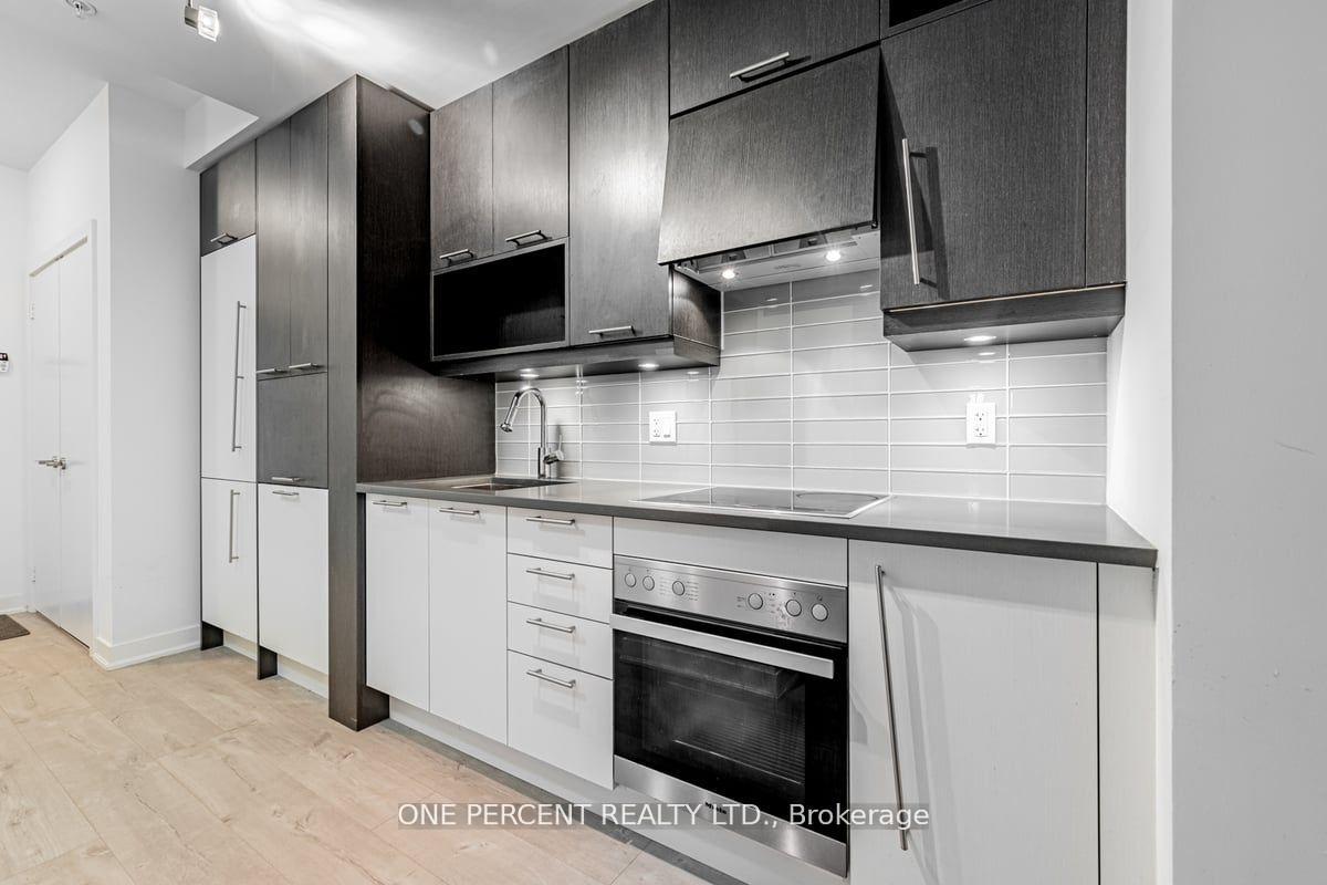 Photo 4 of Unit 426, 30 Nelson Street, Toronto, Waterfront Communities — HOMEH