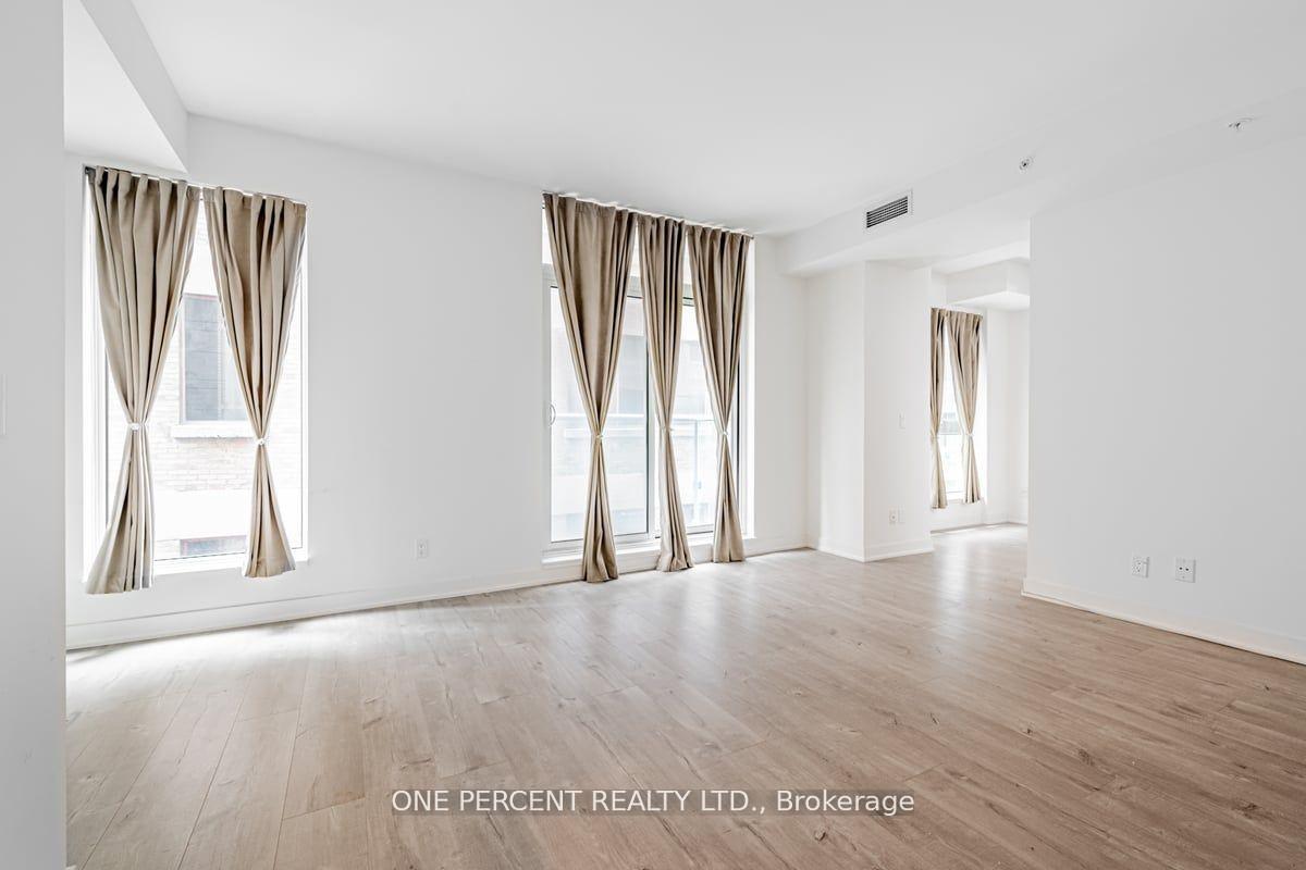Photo 5 of Unit 426, 30 Nelson Street, Toronto, Waterfront Communities — HOMEH