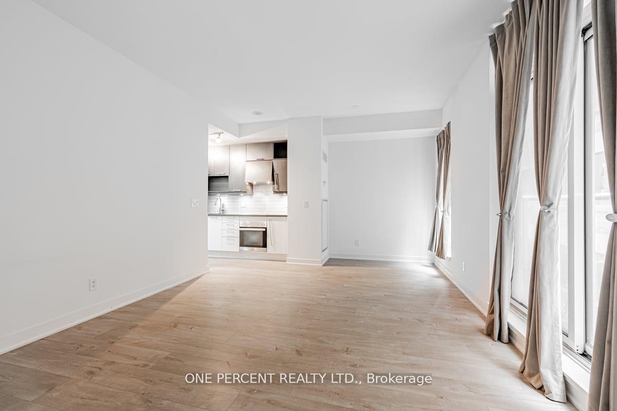 Photo 8 of Unit 426, 30 Nelson Street, Toronto, Waterfront Communities — HOMEH