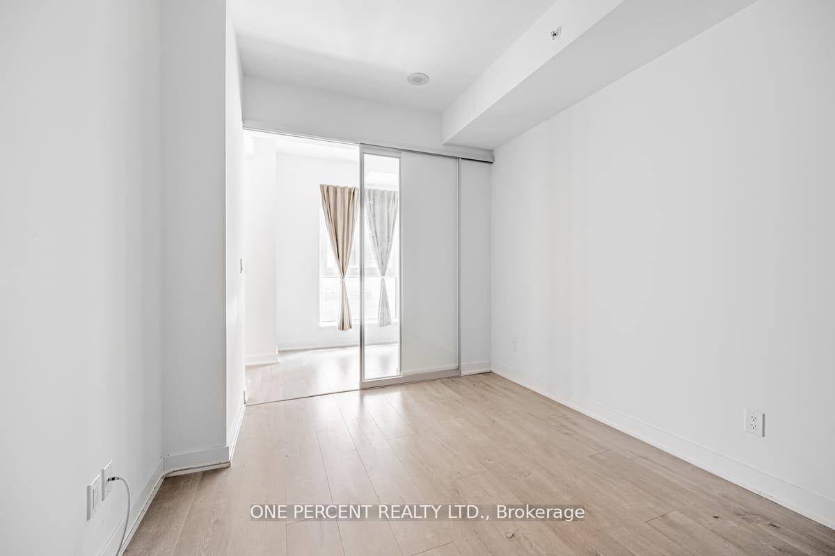 Photo 10 of Unit 426, 30 Nelson Street, Toronto, Waterfront Communities — HOMEH