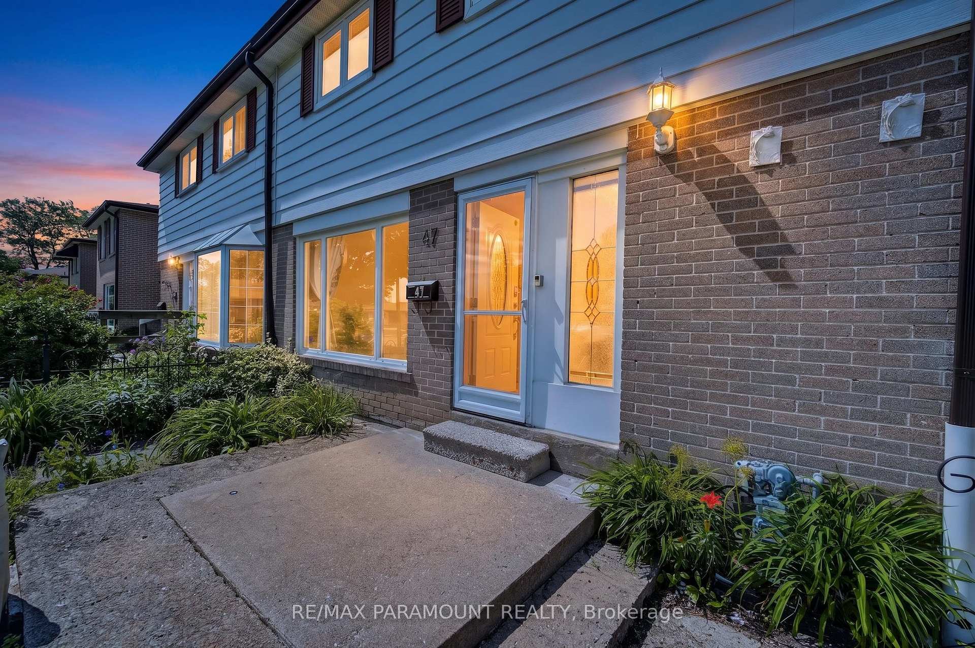 Photo 4 of 47 Cloverdale Drive, Brampton, Avondale — HOMEH