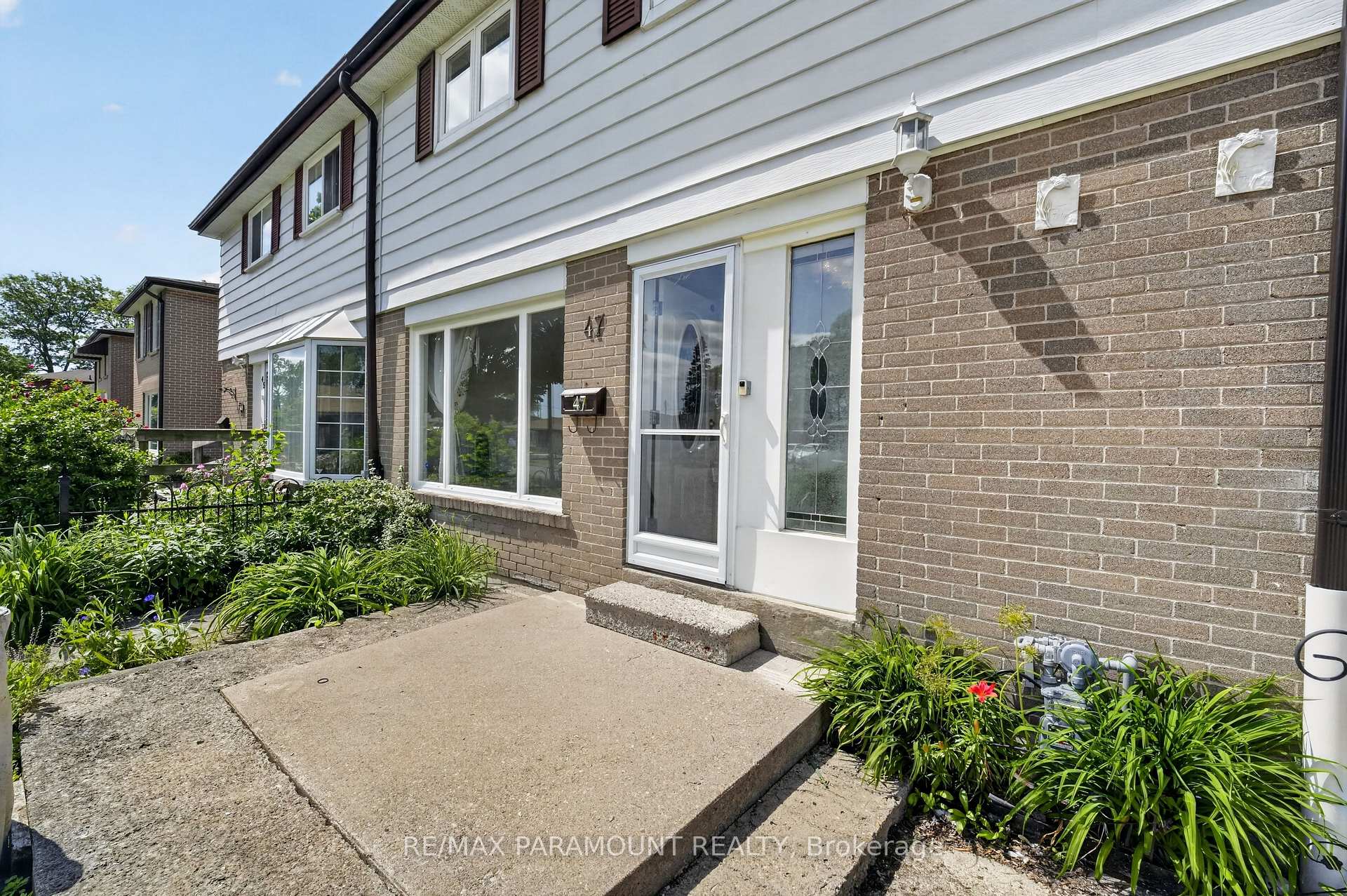 Photo 5 of 47 Cloverdale Drive, Brampton, Avondale — HOMEH