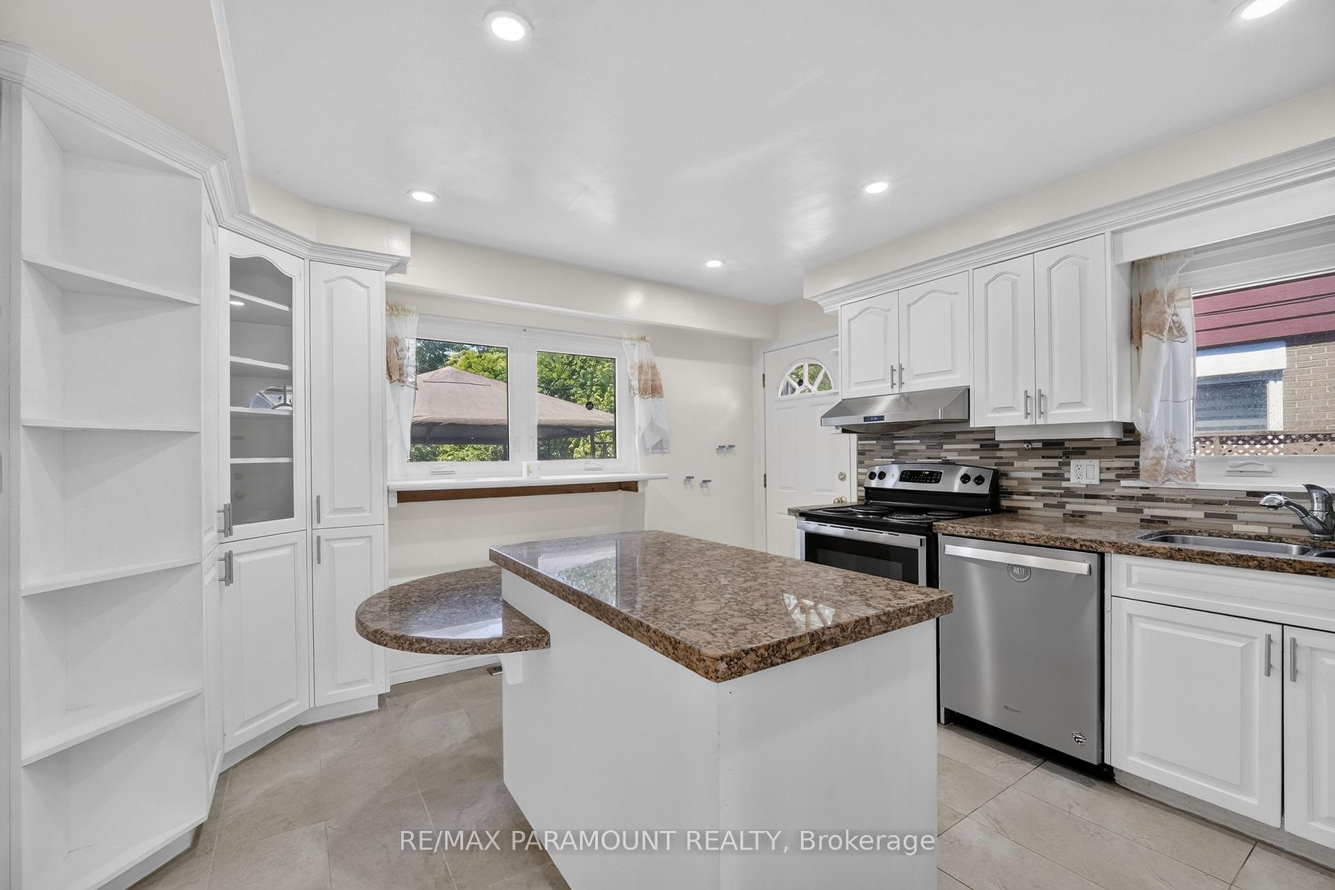Photo 11 of 47 Cloverdale Drive, Brampton, Avondale — HOMEH