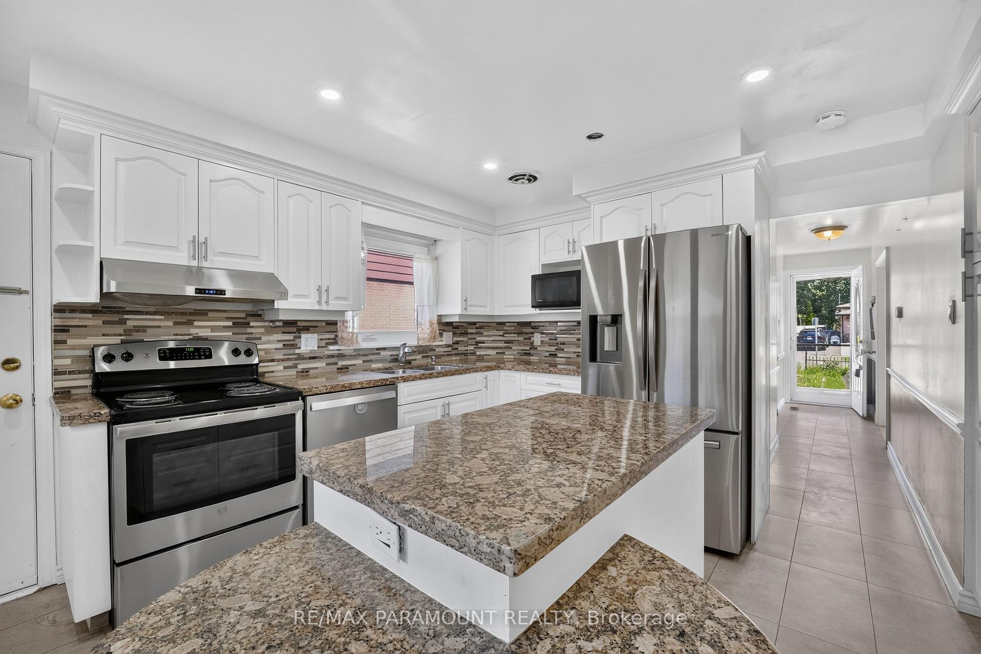 Photo 12 of 47 Cloverdale Drive, Brampton, Avondale — HOMEH
