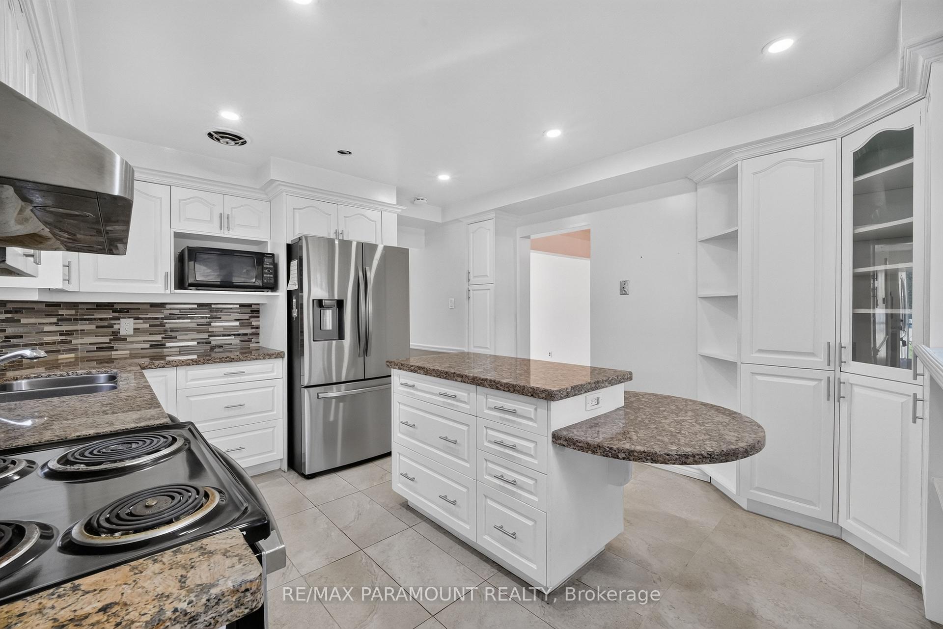 Photo 14 of 47 Cloverdale Drive, Brampton, Avondale — HOMEH