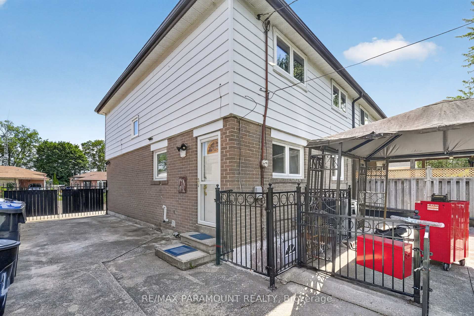 Photo 33 of 47 Cloverdale Drive, Brampton, Avondale — HOMEH