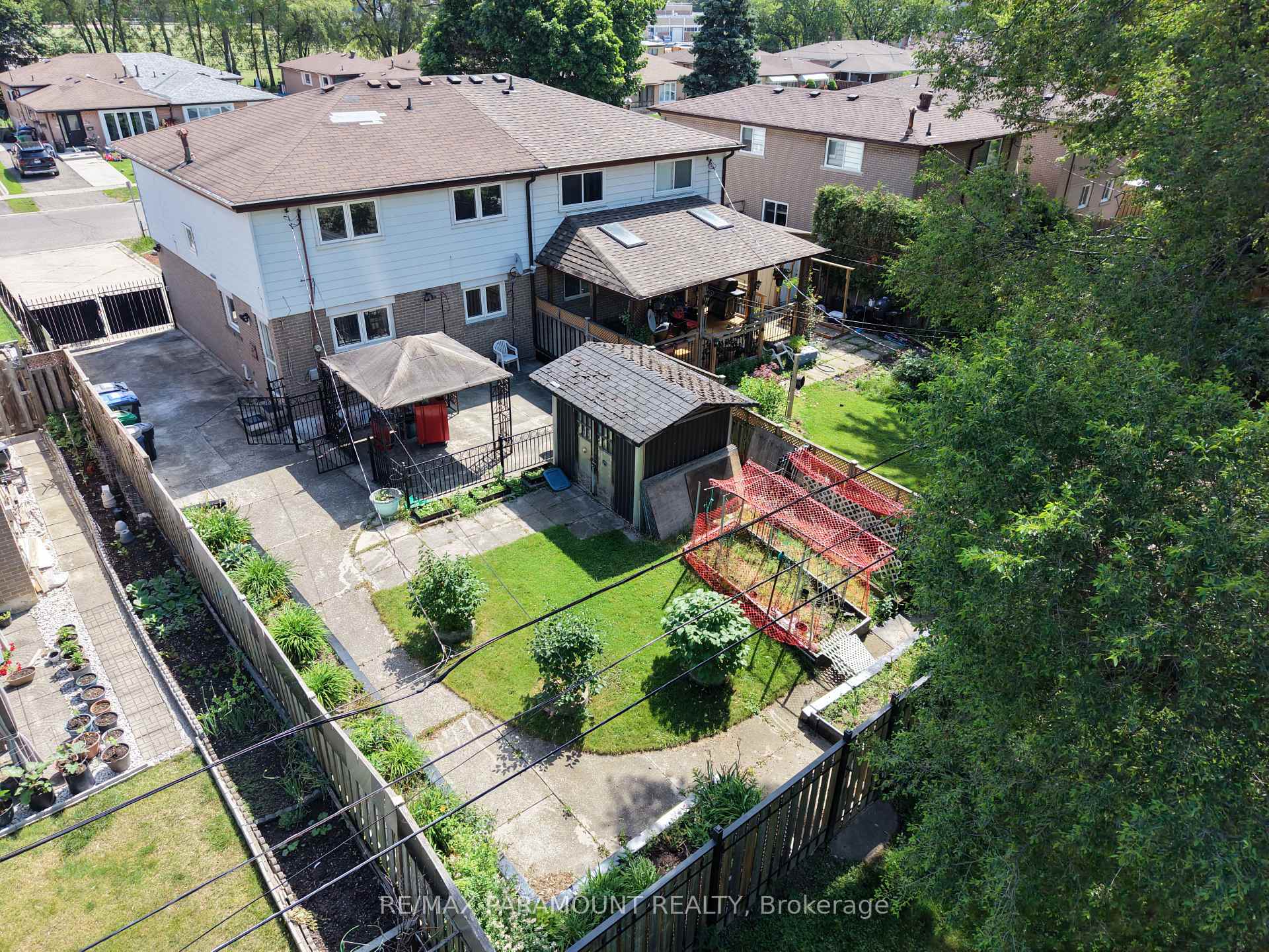 Photo 34 of 47 Cloverdale Drive, Brampton, Avondale — HOMEH