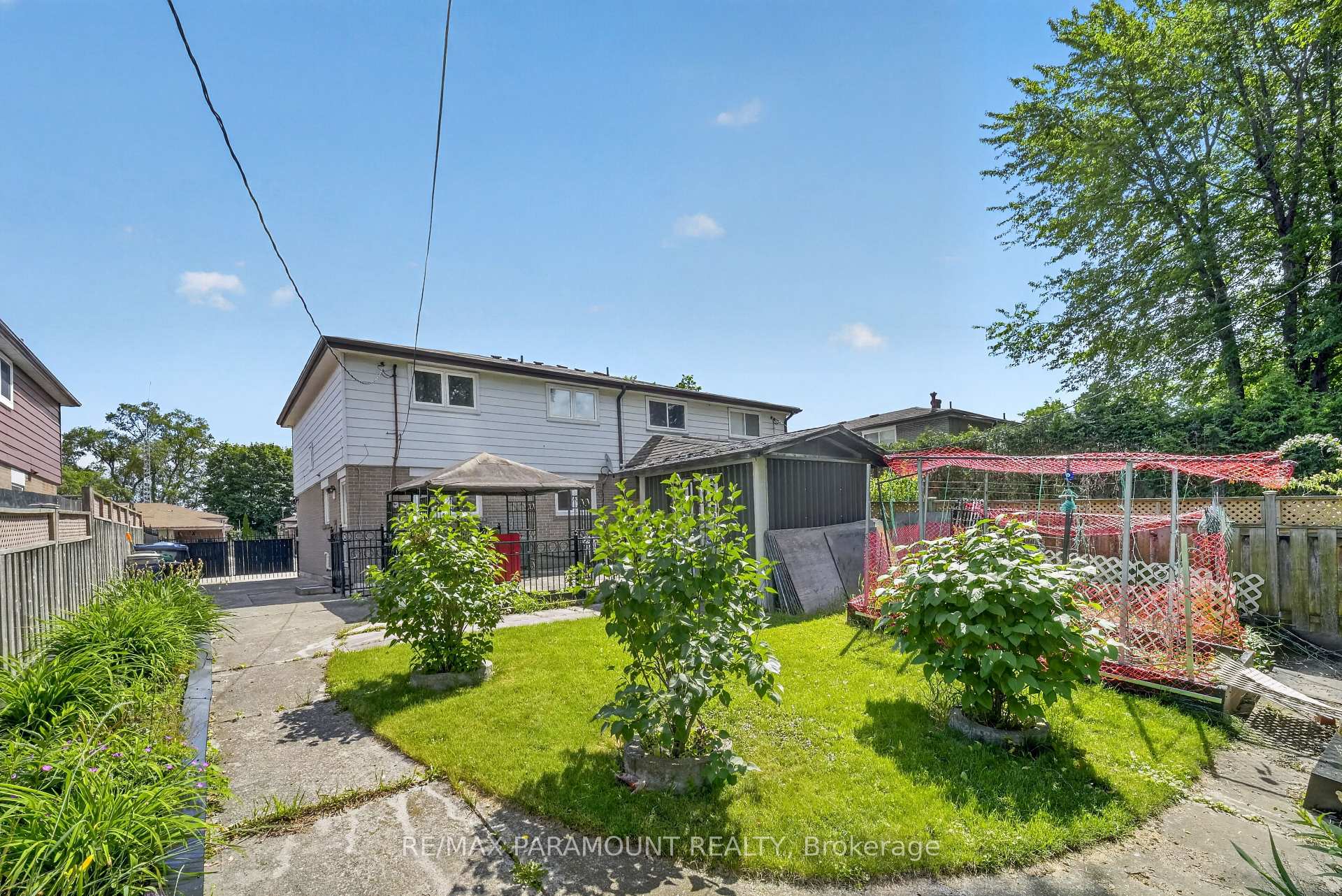Photo 35 of 47 Cloverdale Drive, Brampton, Avondale — HOMEH