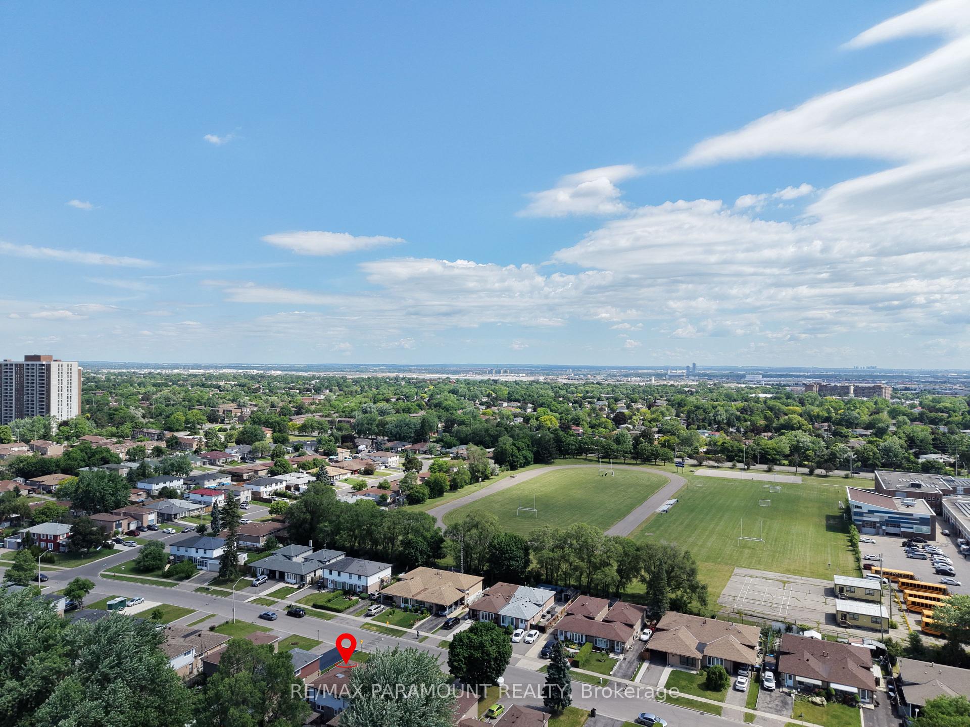 Photo 39 of 47 Cloverdale Drive, Brampton, Avondale — HOMEH