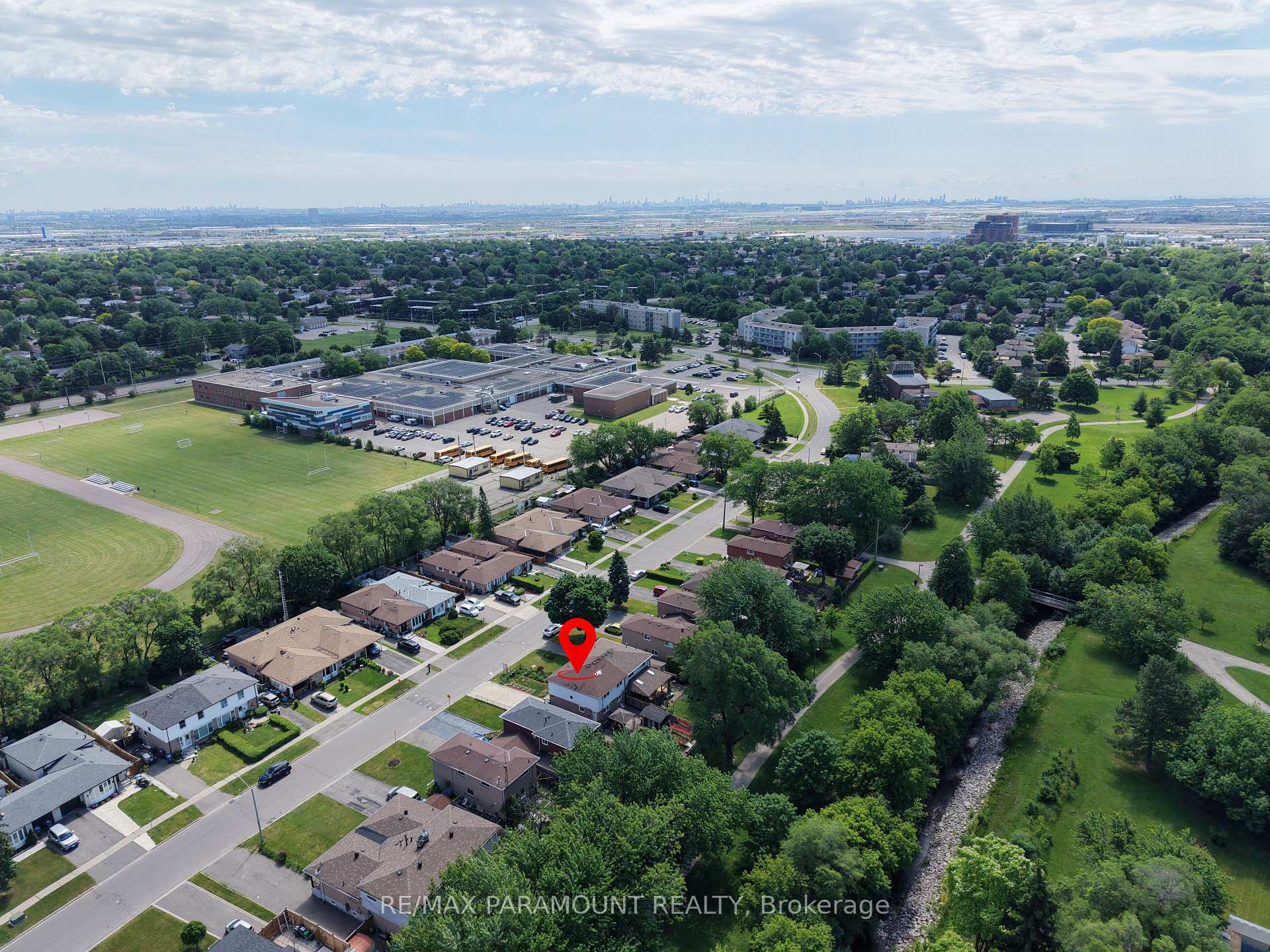 Photo 41 of 47 Cloverdale Drive, Brampton, Avondale — HOMEH