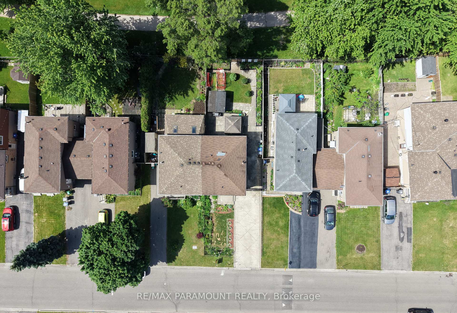 Photo 42 of 47 Cloverdale Drive, Brampton, Avondale — HOMEH