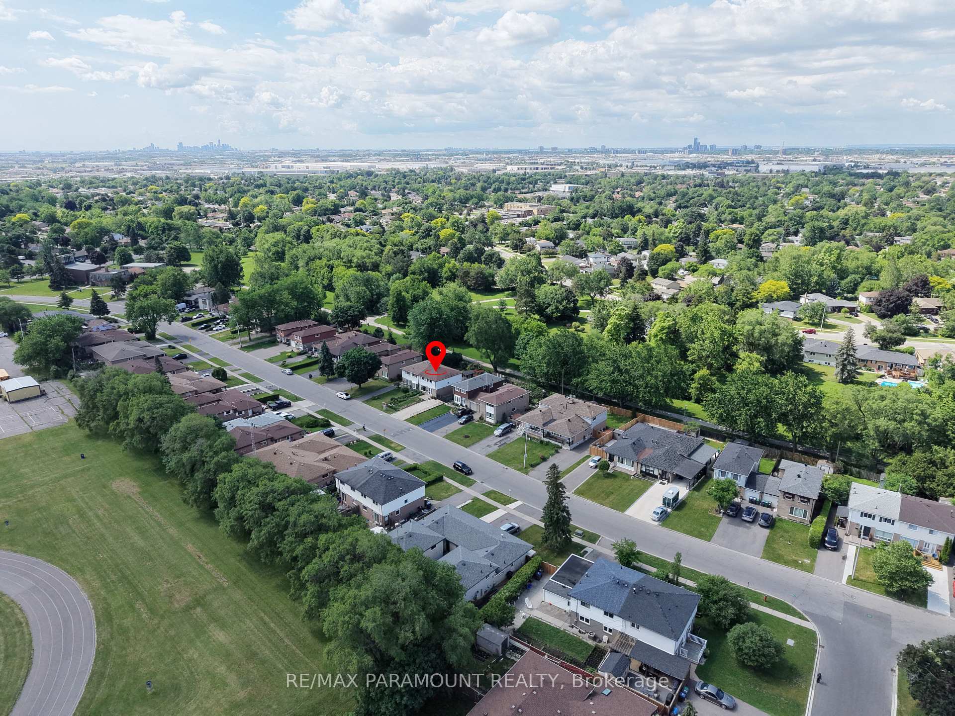Photo 44 of 47 Cloverdale Drive, Brampton, Avondale — HOMEH
