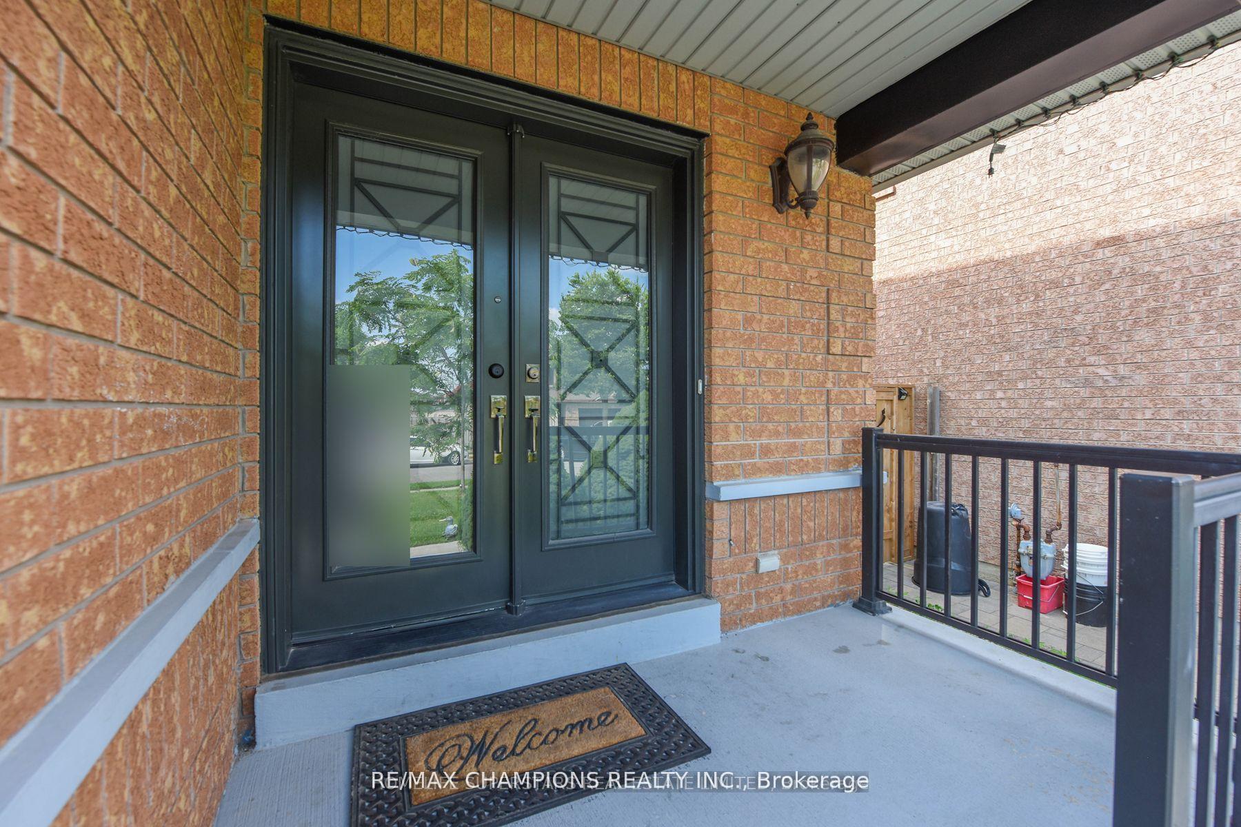Photo 2 of 30 Feather Reed Way, Brampton, Sandringham-Wellington — HOMEH