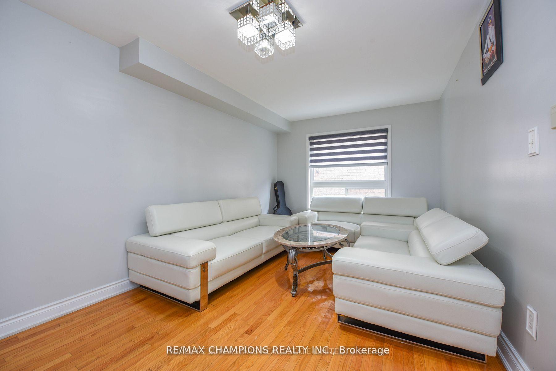 Photo 6 of 30 Feather Reed Way, Brampton, Sandringham-Wellington — HOMEH