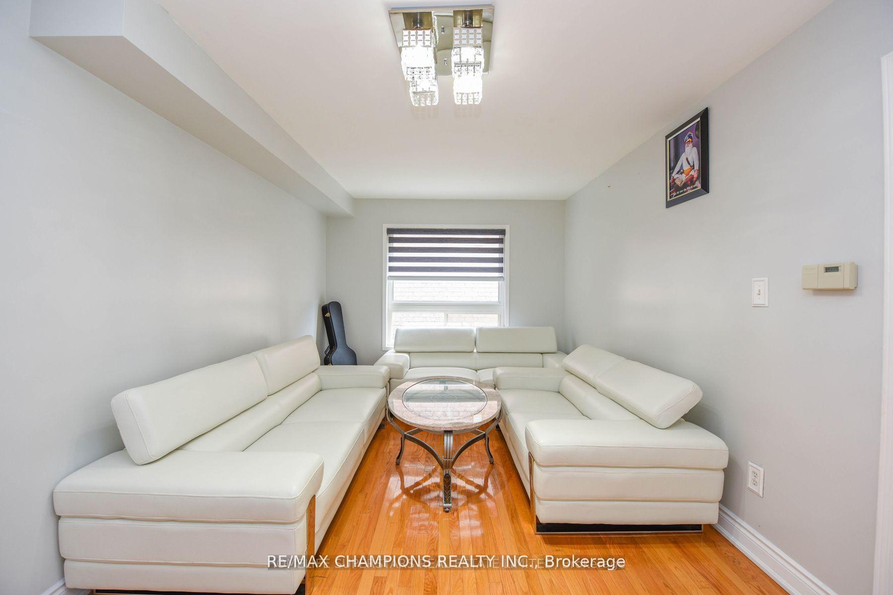 Photo 7 of 30 Feather Reed Way, Brampton, Sandringham-Wellington — HOMEH