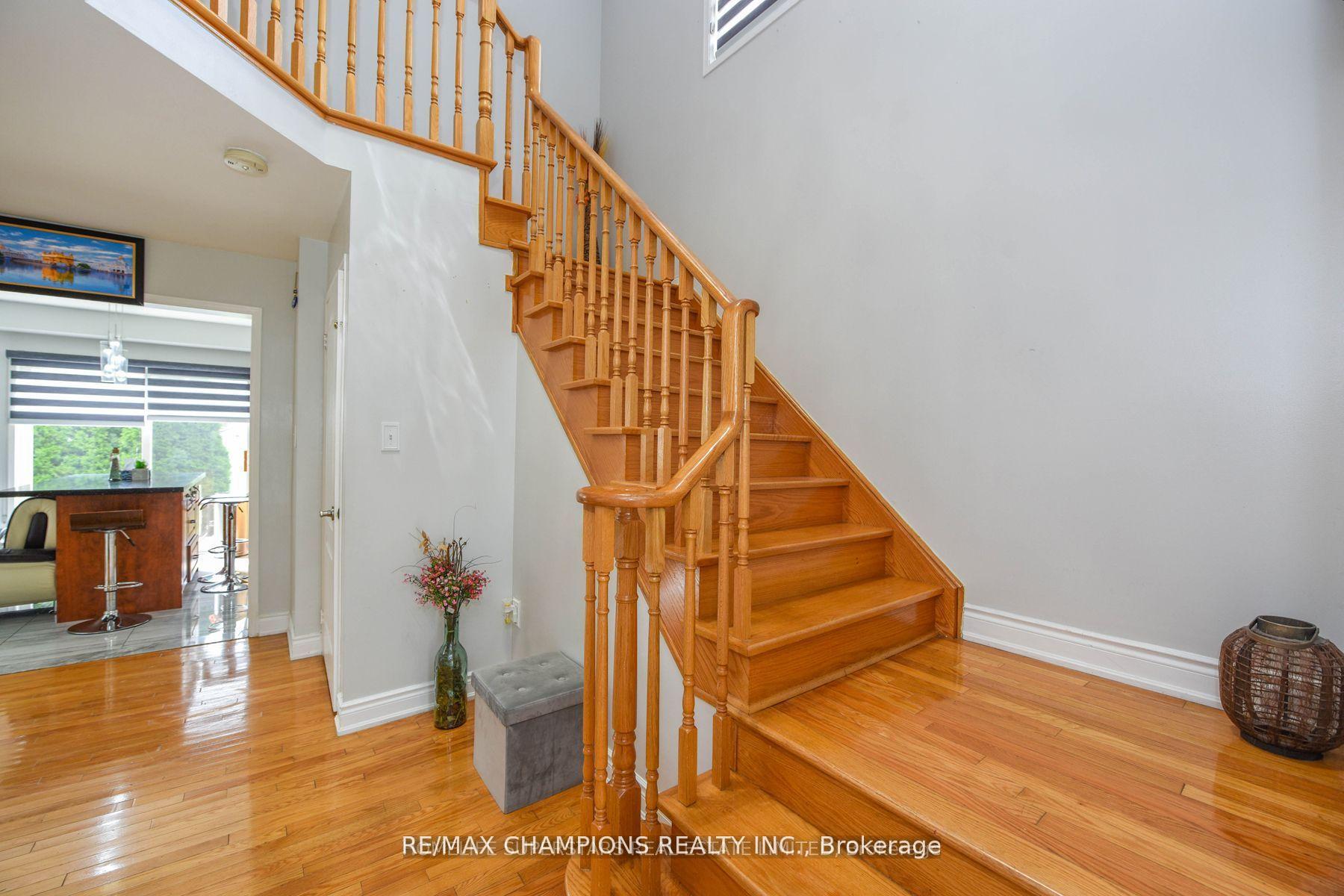 Photo 8 of 30 Feather Reed Way, Brampton, Sandringham-Wellington — HOMEH