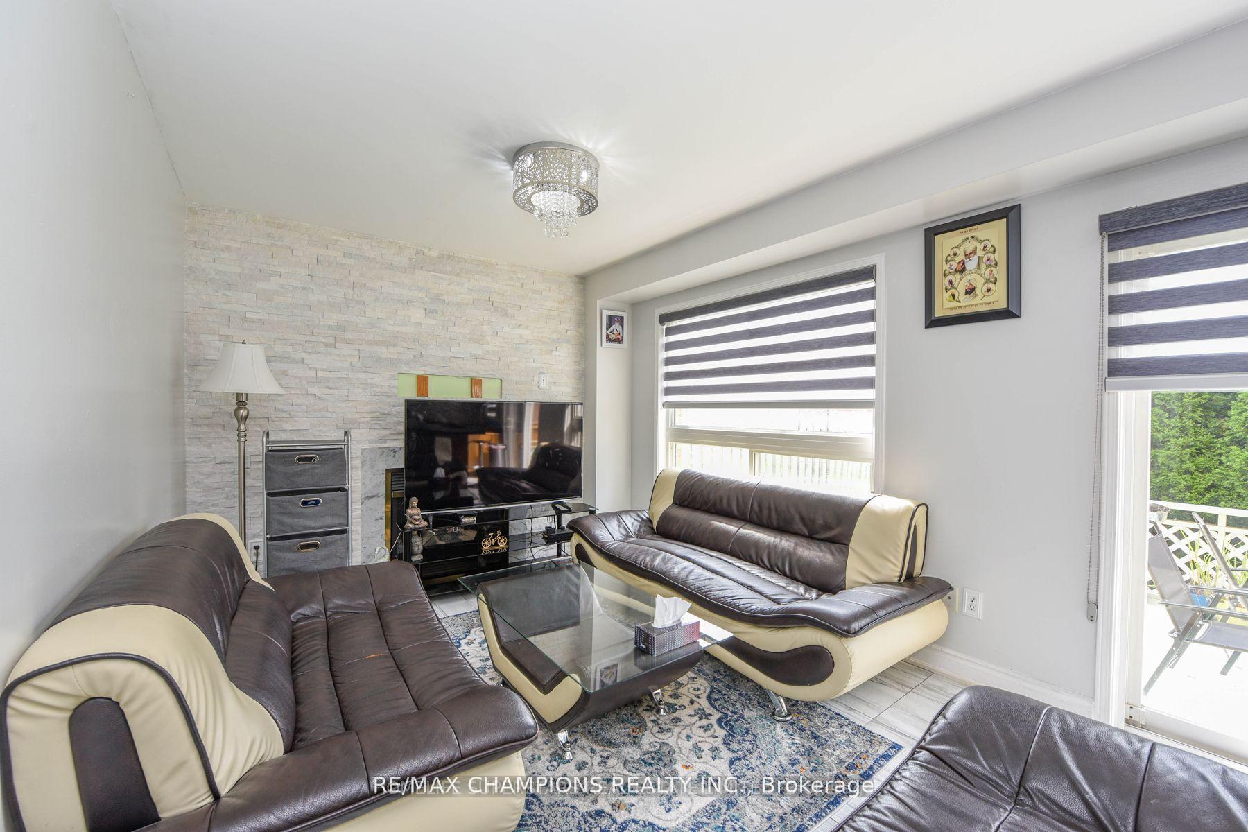 Photo 9 of 30 Feather Reed Way, Brampton, Sandringham-Wellington — HOMEH