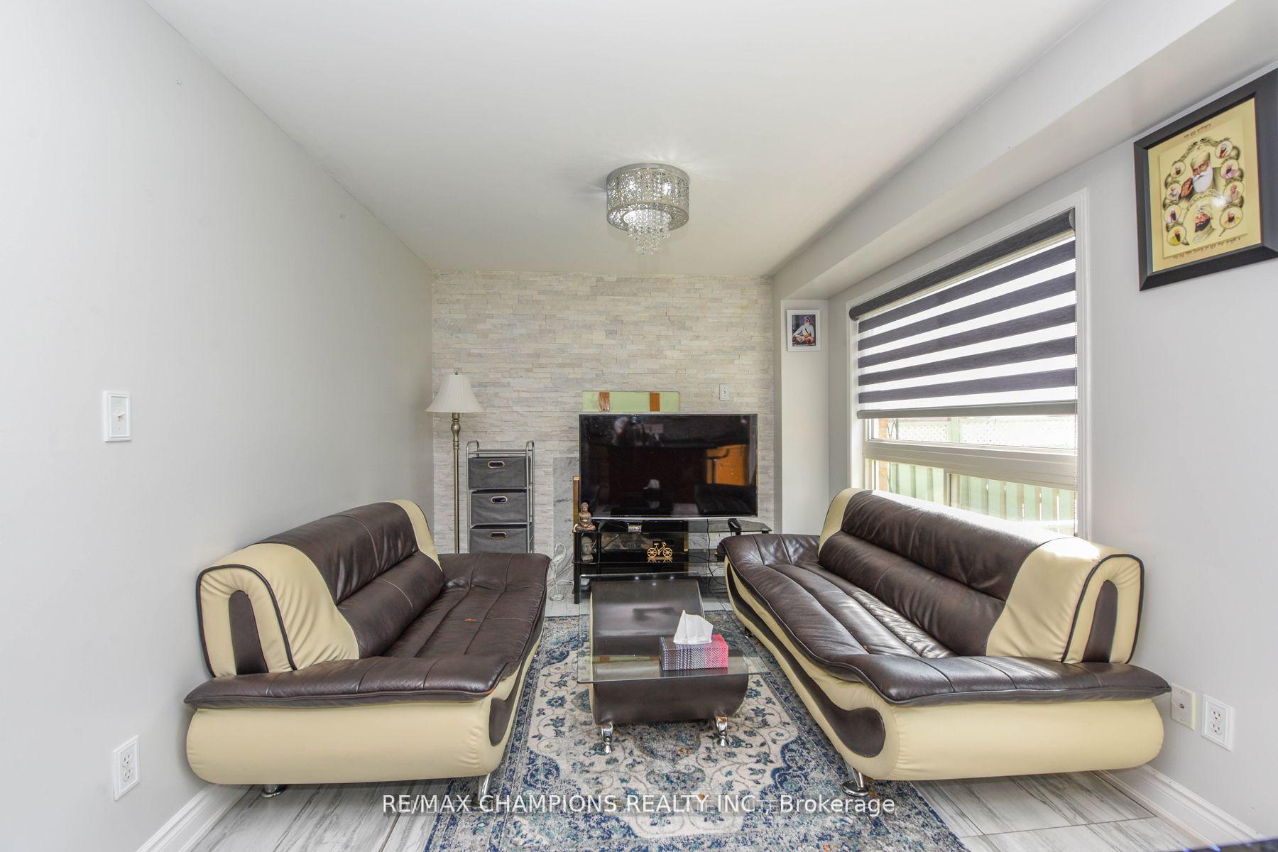Photo 10 of 30 Feather Reed Way, Brampton, Sandringham-Wellington — HOMEH