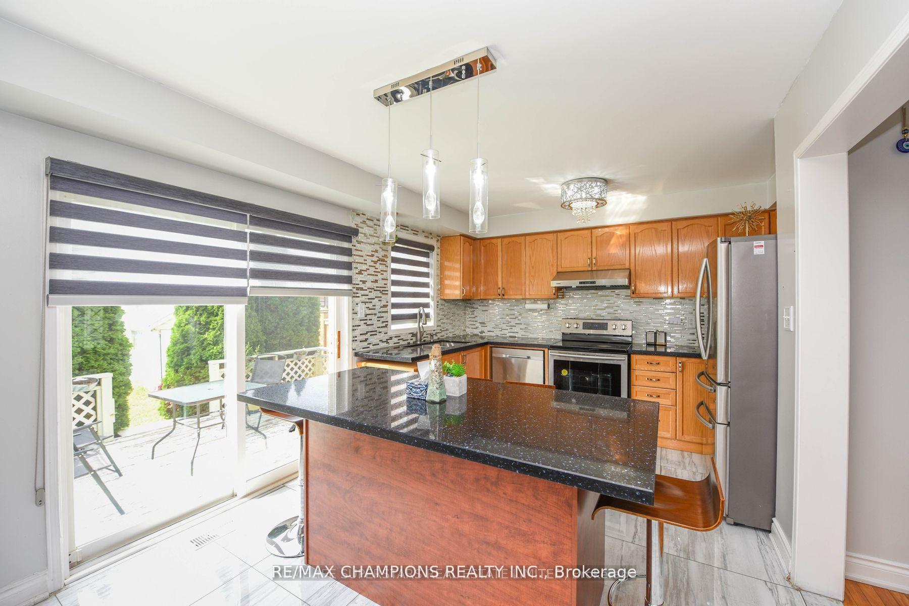 Photo 12 of 30 Feather Reed Way, Brampton, Sandringham-Wellington — HOMEH