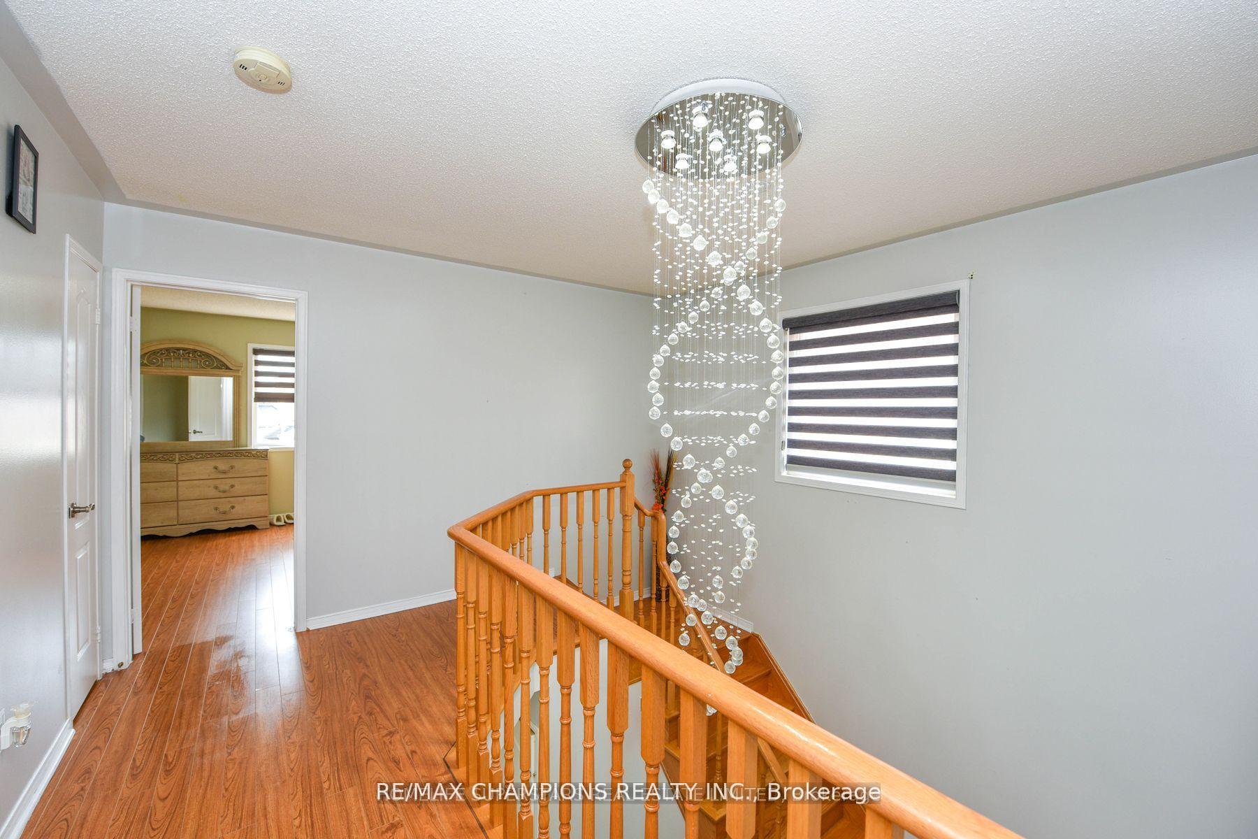 Photo 16 of 30 Feather Reed Way, Brampton, Sandringham-Wellington — HOMEH