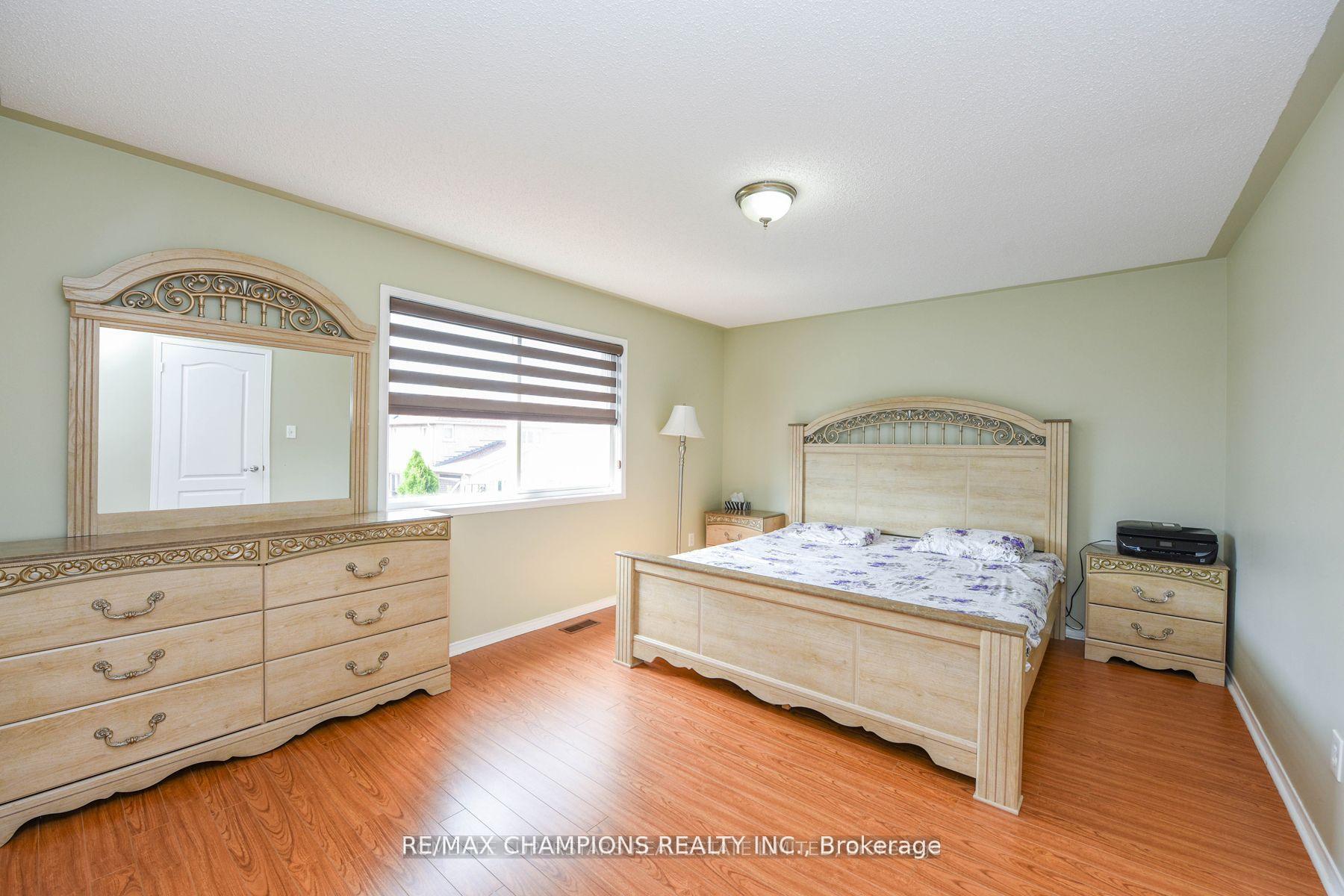 Photo 20 of 30 Feather Reed Way, Brampton, Sandringham-Wellington — HOMEH