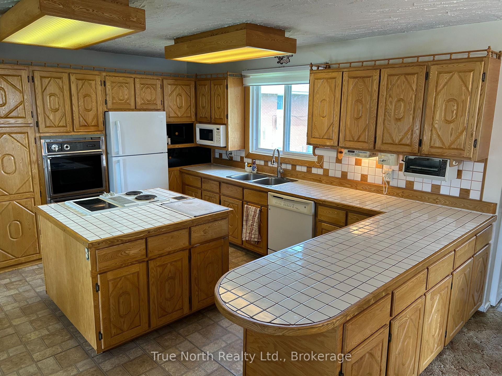 Photo 2 of 16 Brock Crescent, Kapuskasing — HOMEH