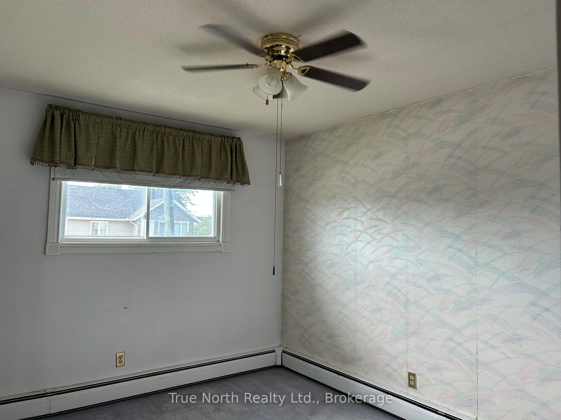 Photo 11 of 16 Brock Crescent, Kapuskasing — HOMEH