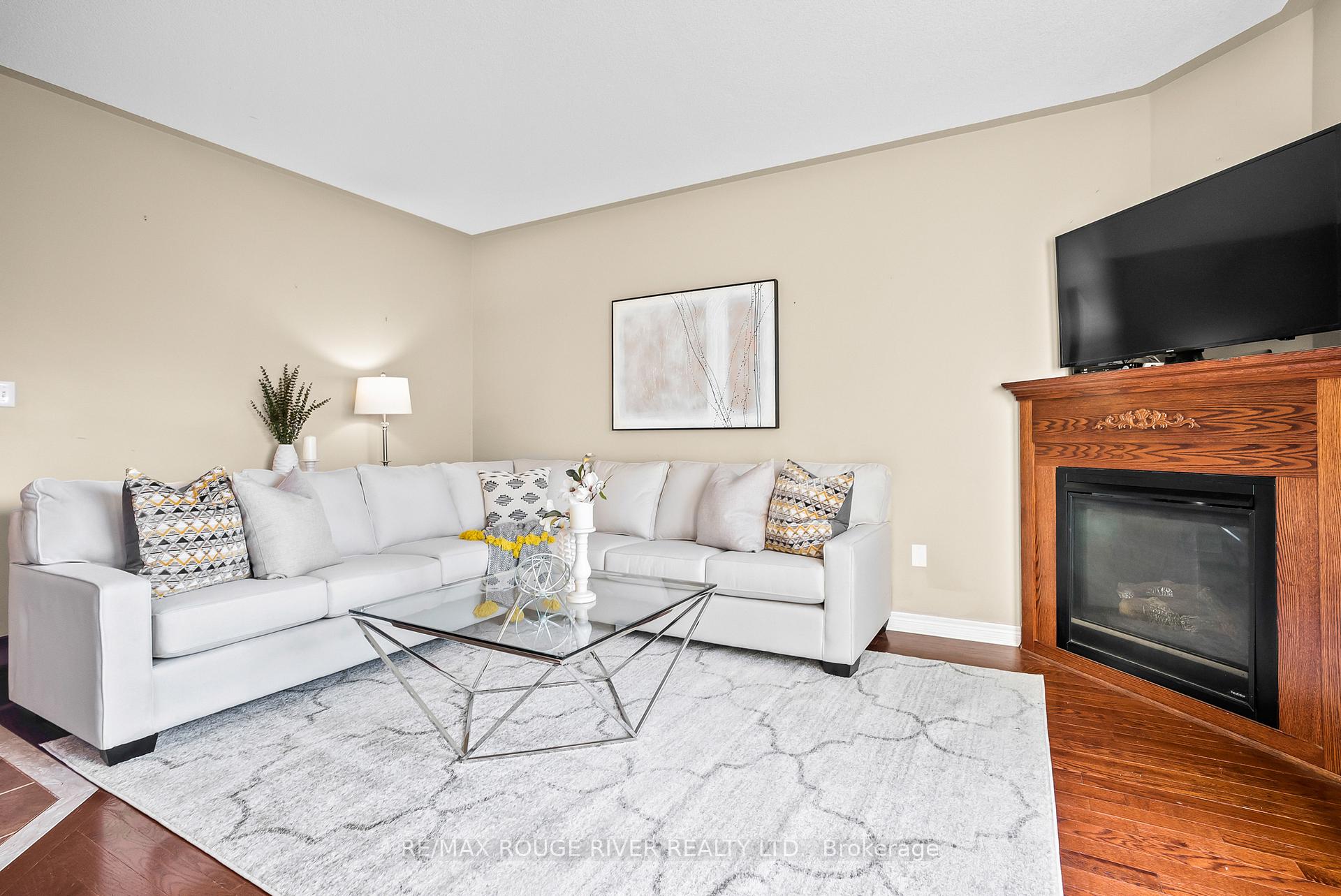 Photo 11 of 58 Albert Street, Clarington, Bowmanville — HOMEH