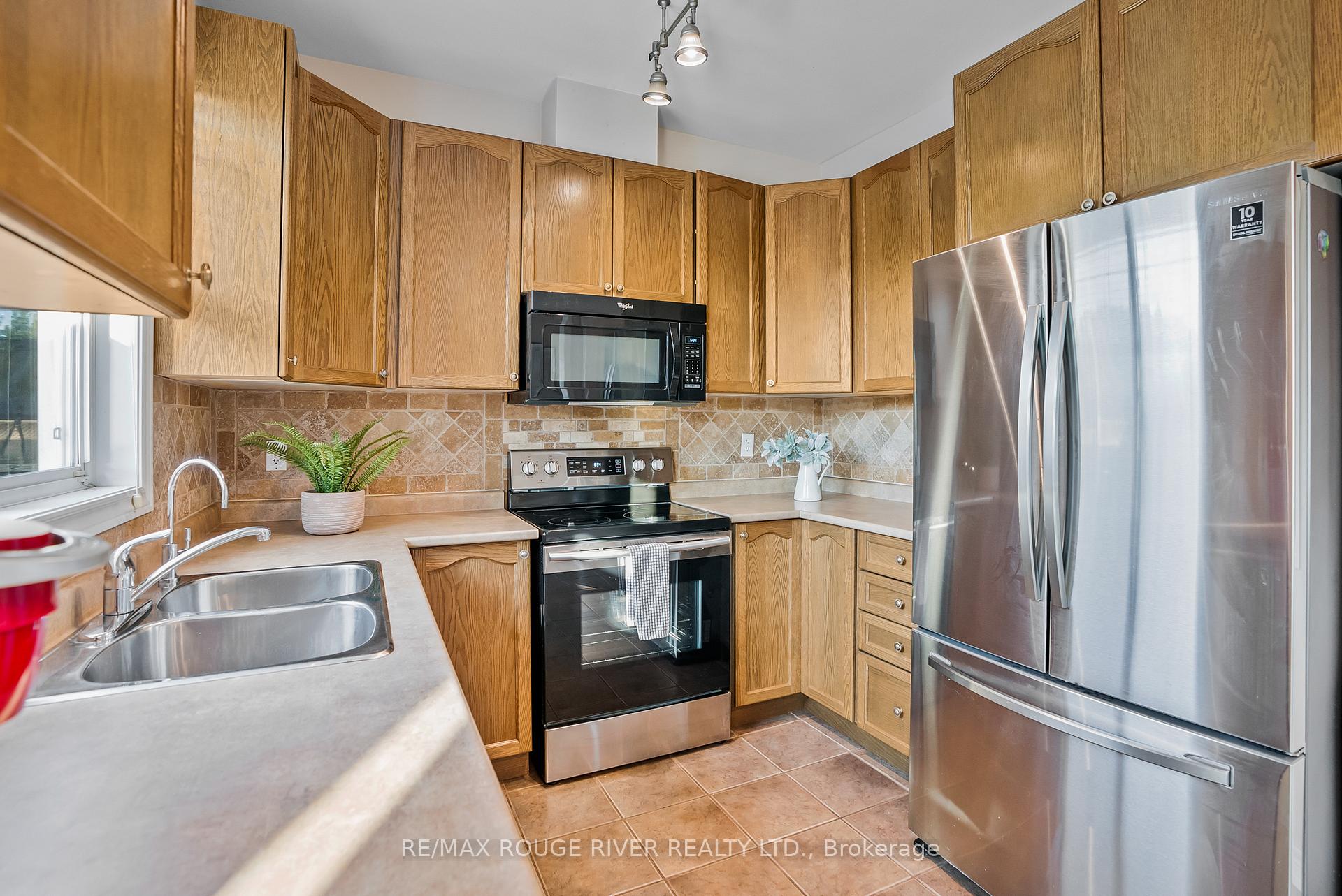 Photo 13 of 58 Albert Street, Clarington, Bowmanville — HOMEH