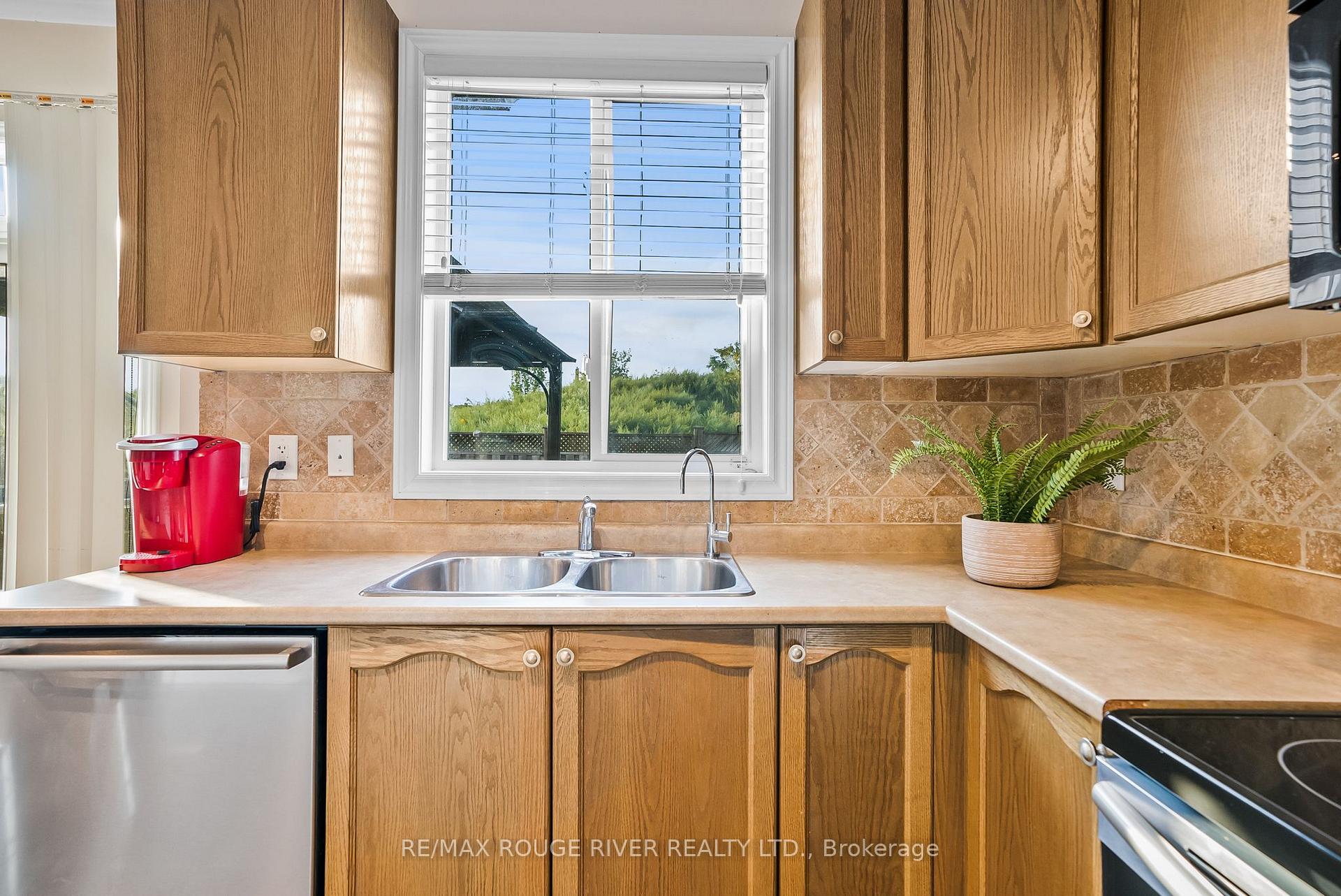 Photo 14 of 58 Albert Street, Clarington, Bowmanville — HOMEH