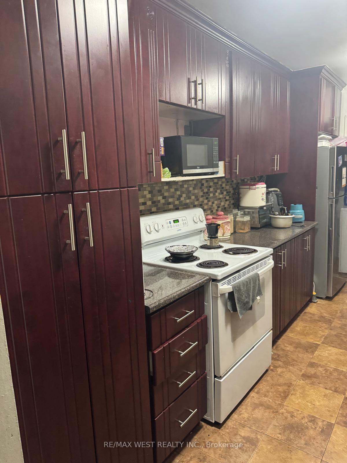 Photo 5 of Unit 2309, 390 Dixon Road, Etobicoke, Kingsview Village-The Westway — HOMEH