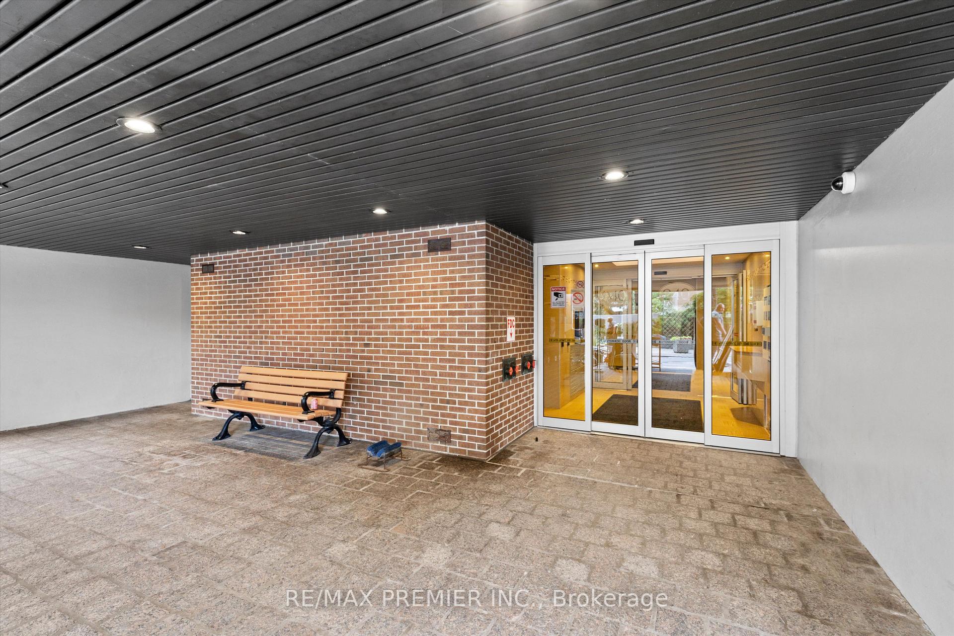 Photo 2 of Unit 711, 240 Scarlett Road, Toronto, Rockcliffe-Smythe — HOMEH