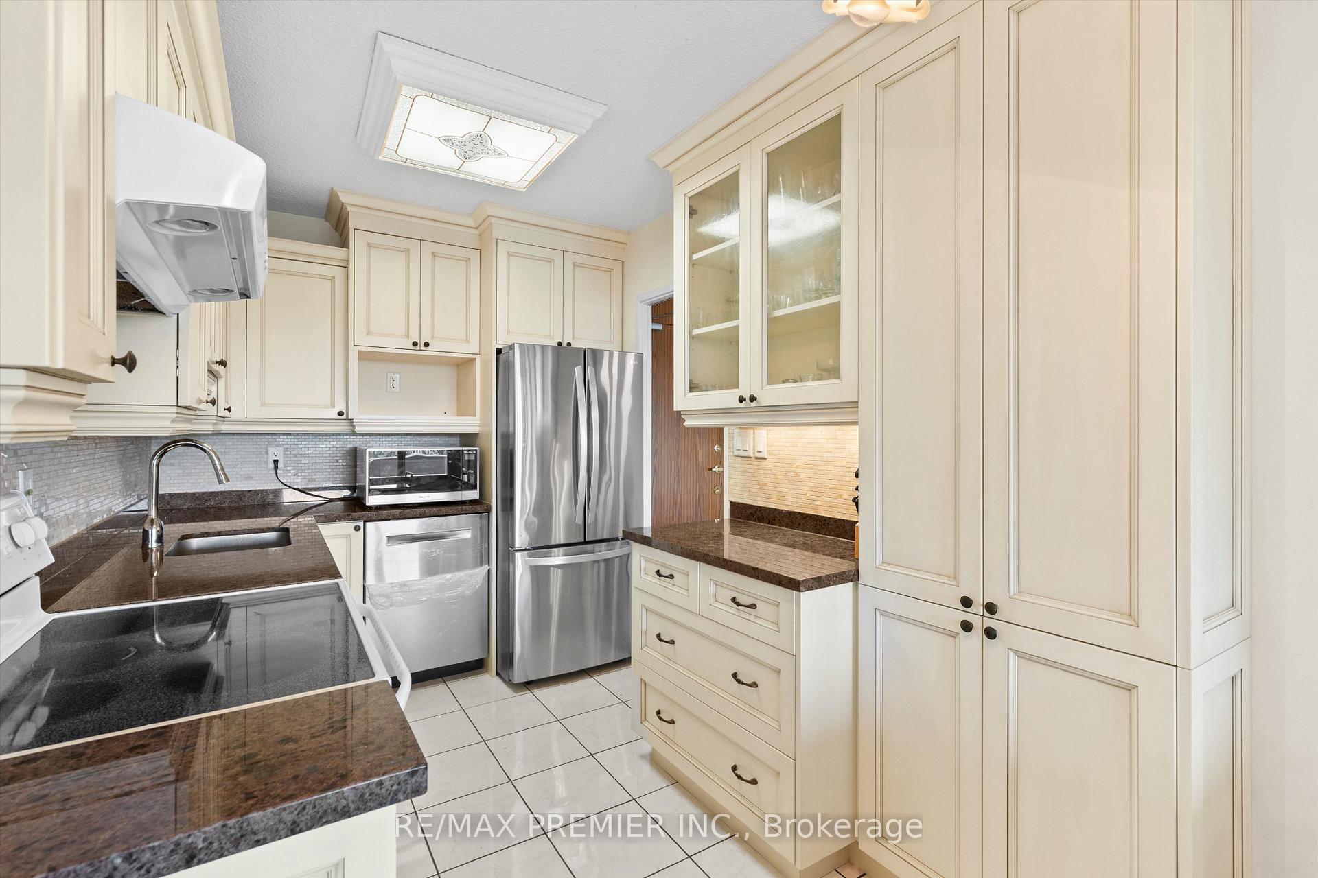 Photo 3 of Unit 711, 240 Scarlett Road, Toronto, Rockcliffe-Smythe — HOMEH