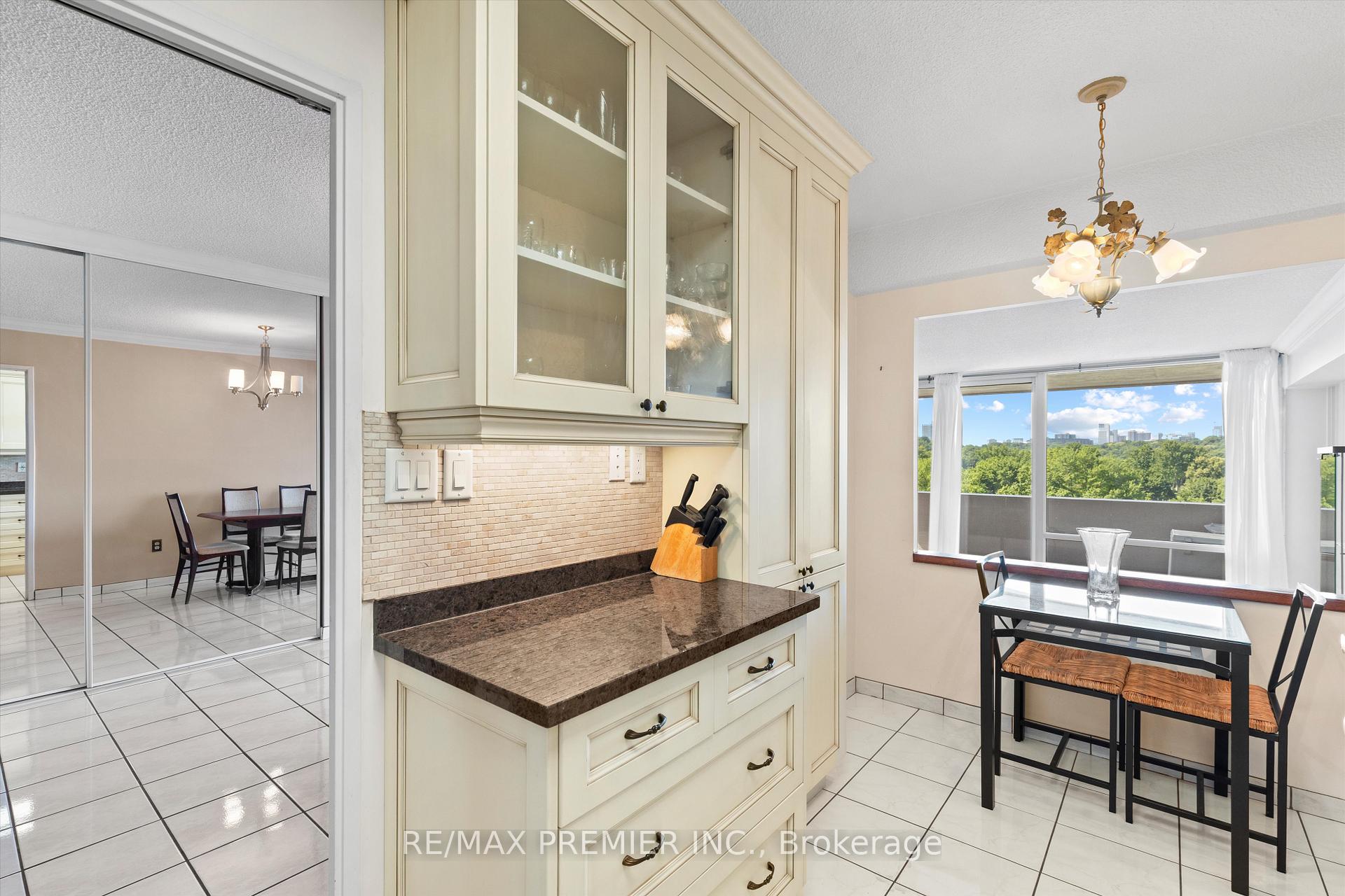 Photo 6 of Unit 711, 240 Scarlett Road, Toronto, Rockcliffe-Smythe — HOMEH