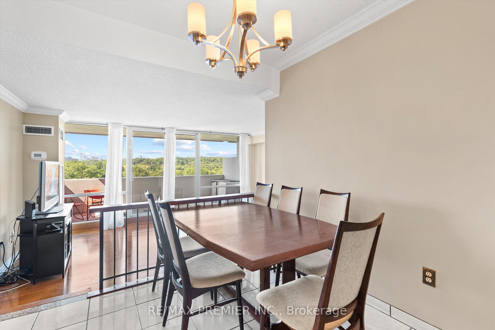 Photo 9 of Unit 711, 240 Scarlett Road, Toronto, Rockcliffe-Smythe — HOMEH