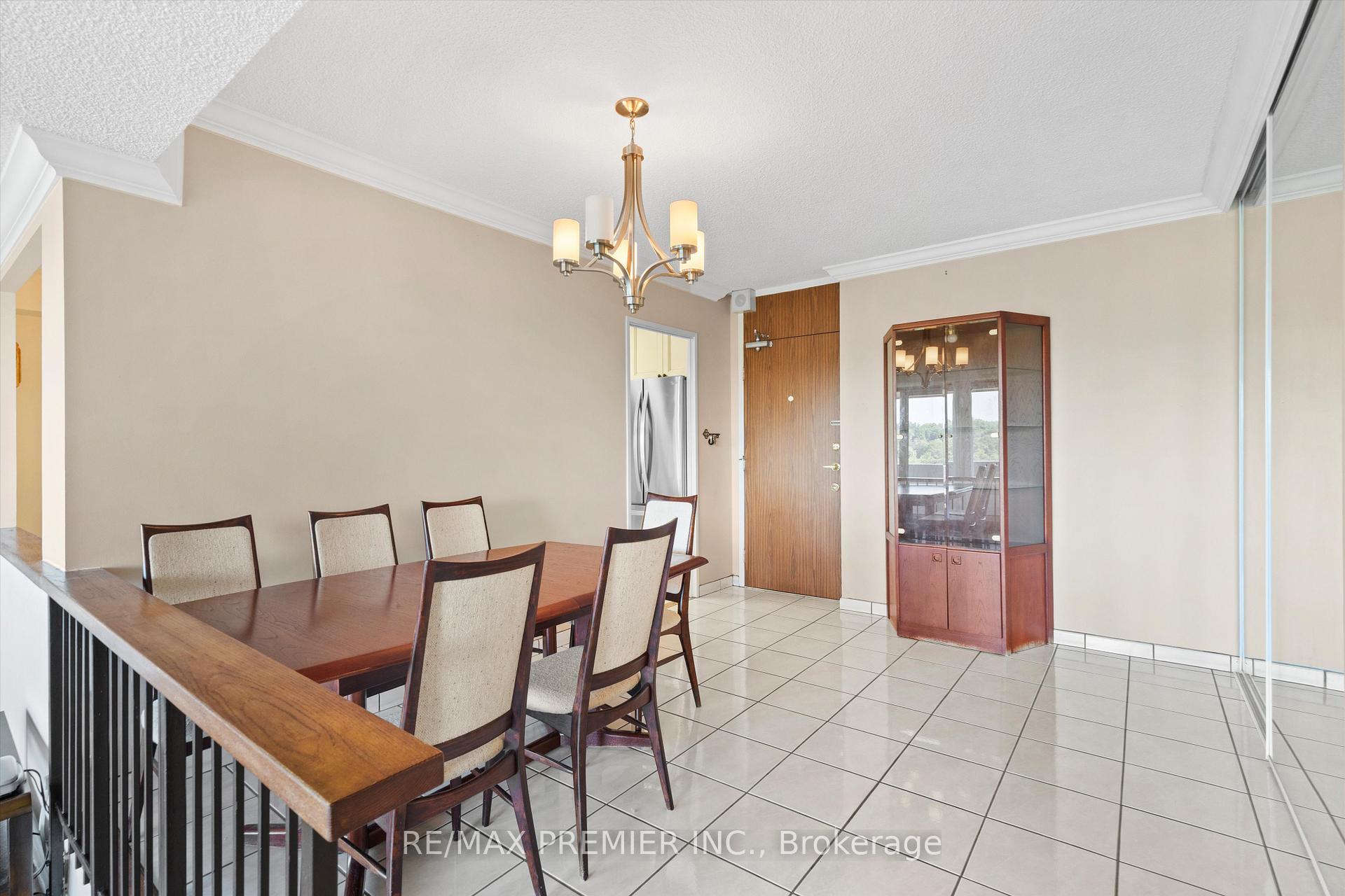 Photo 10 of Unit 711, 240 Scarlett Road, Toronto, Rockcliffe-Smythe — HOMEH