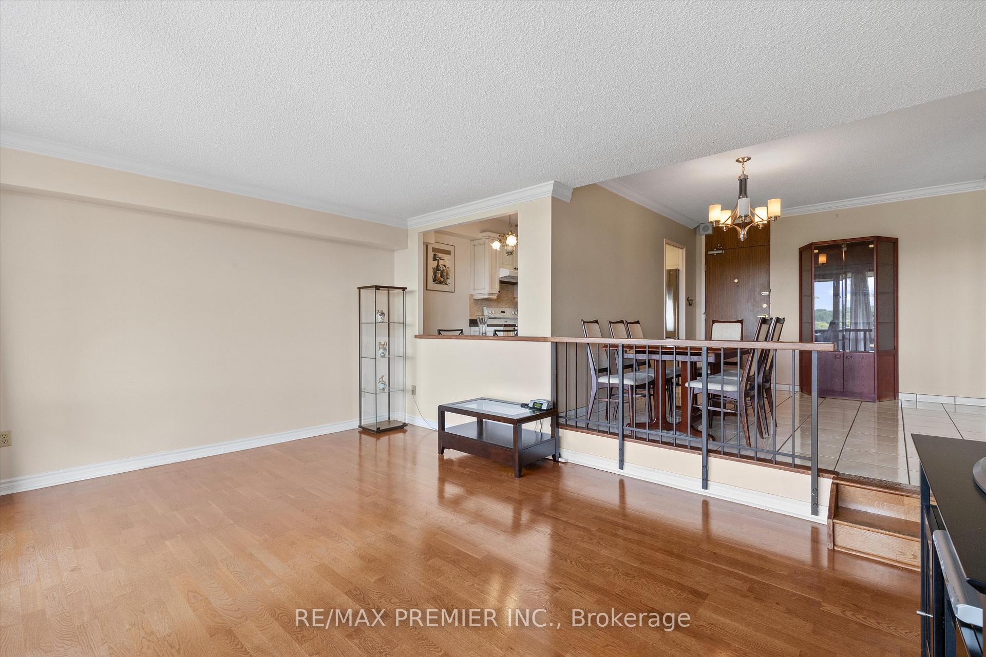Photo 13 of Unit 711, 240 Scarlett Road, Toronto, Rockcliffe-Smythe — HOMEH