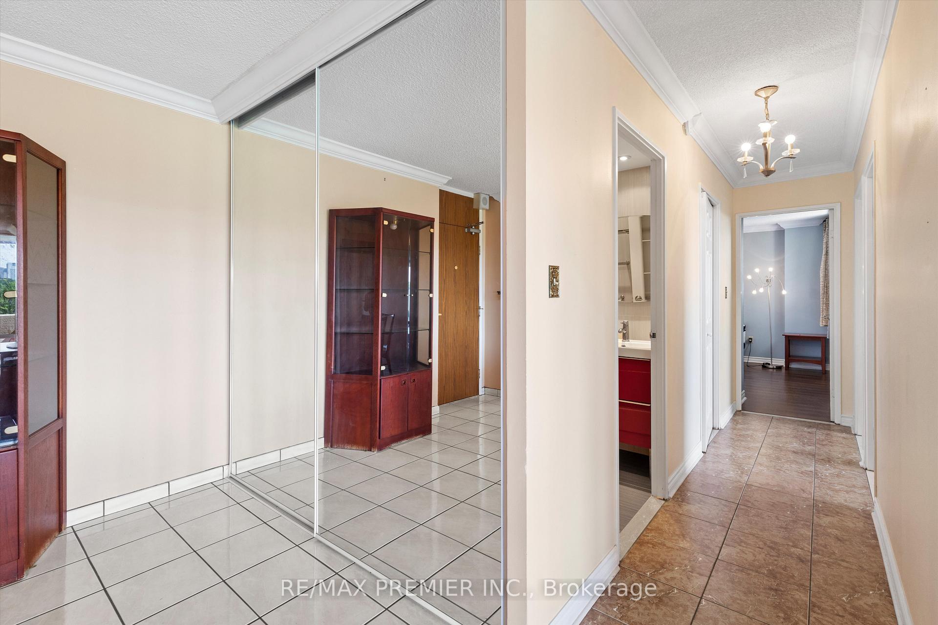 Photo 16 of Unit 711, 240 Scarlett Road, Toronto, Rockcliffe-Smythe — HOMEH