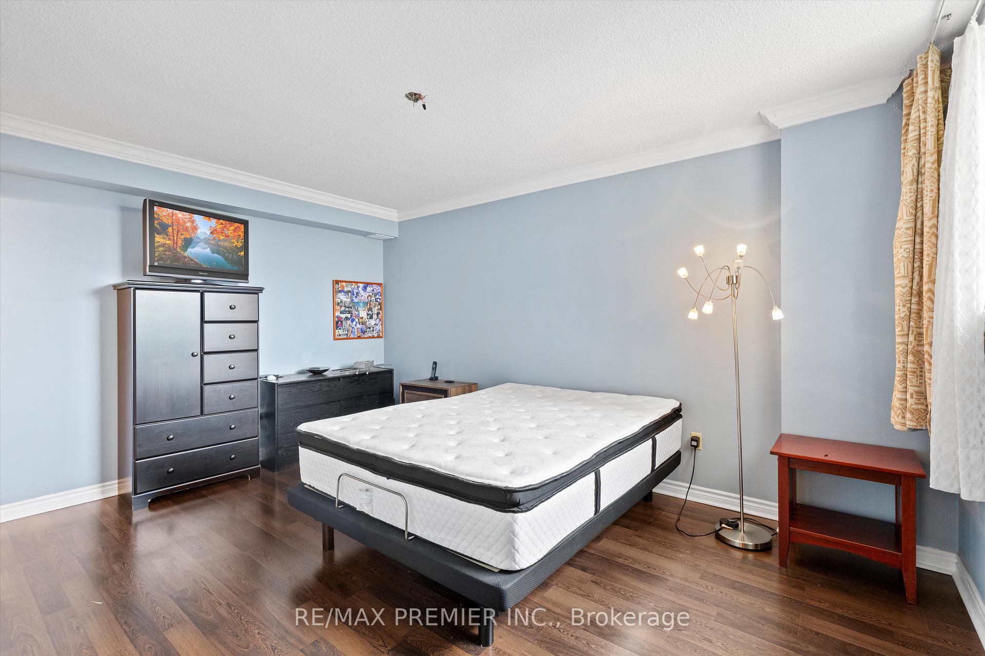 Photo 17 of Unit 711, 240 Scarlett Road, Toronto, Rockcliffe-Smythe — HOMEH